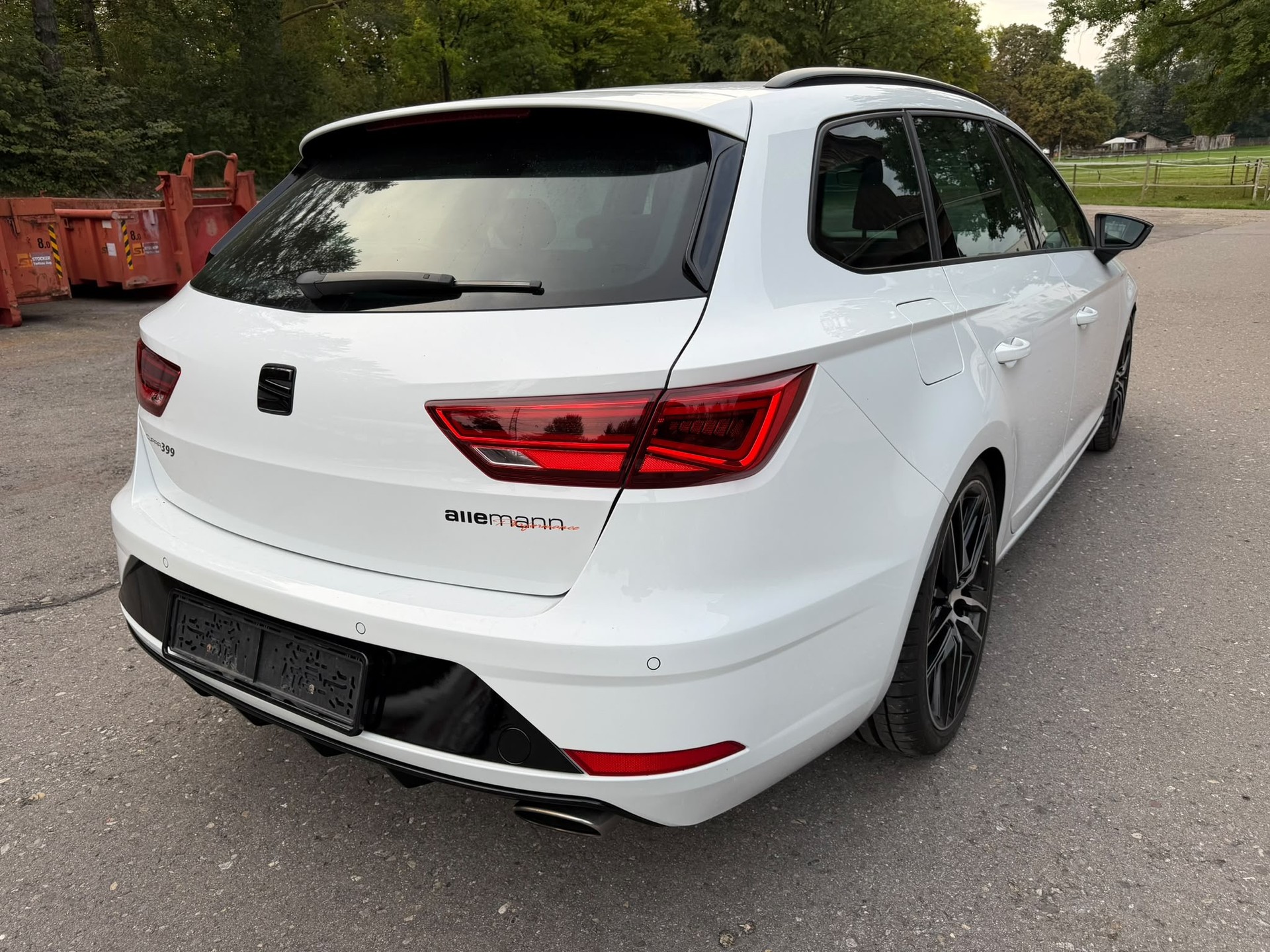 SEAT Leon ST 2.0 TSI Cupra 399 4 Drive DSG-image-2
