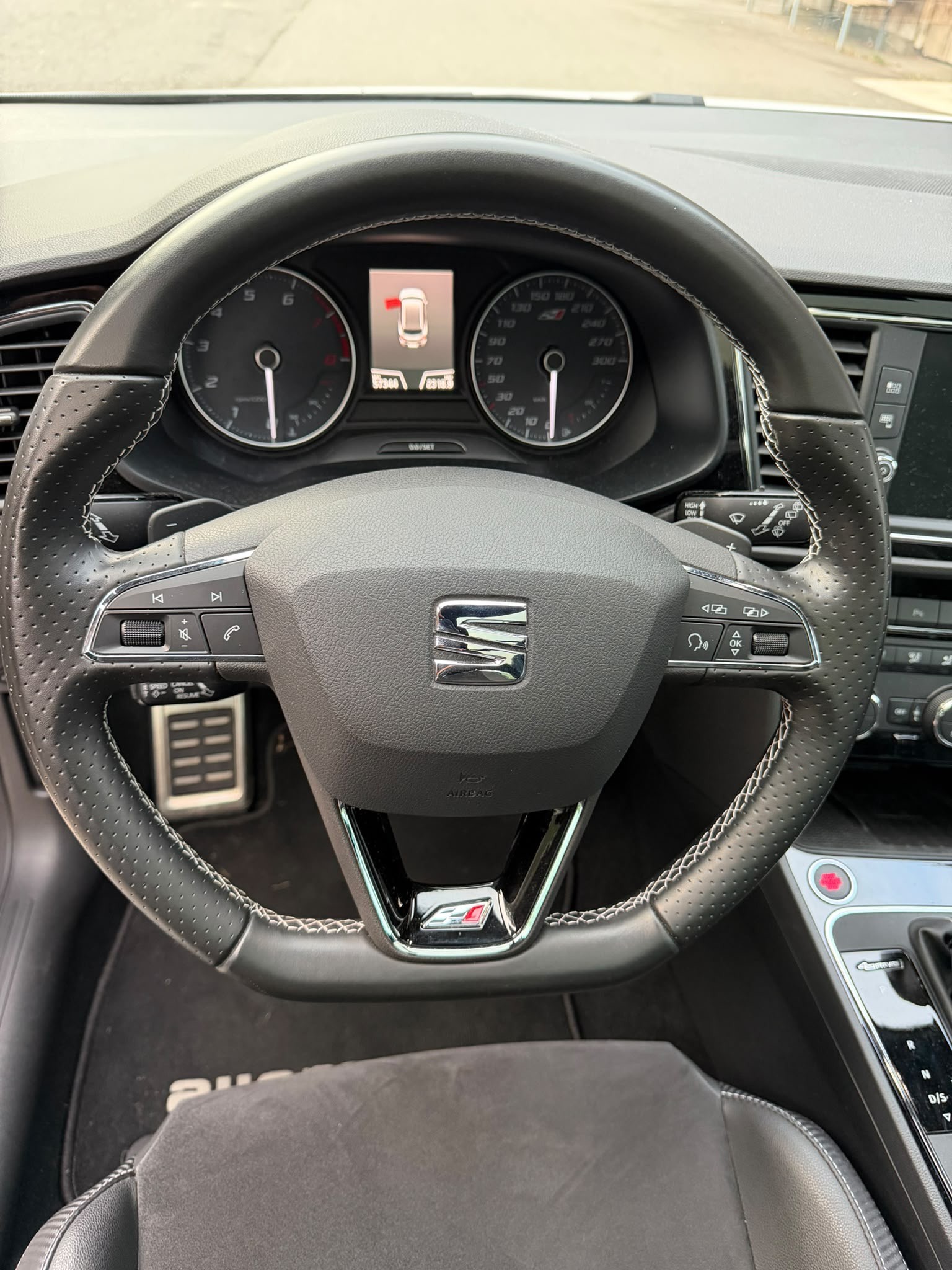 SEAT Leon ST 2.0 TSI Cupra 399 4 Drive DSG-image-8