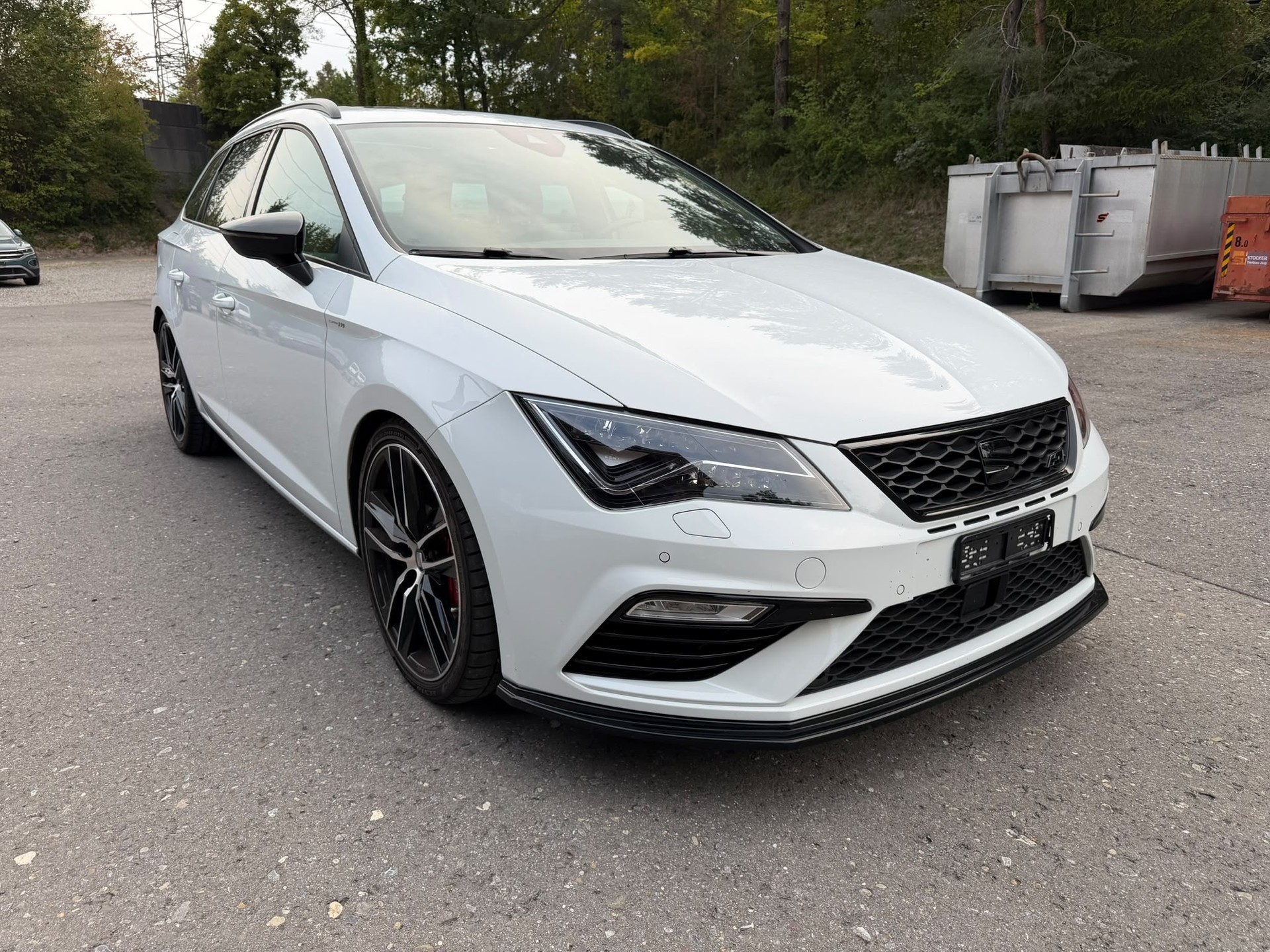 SEAT Leon ST 2.0 TSI Cupra 399 4 Drive DSG-image-0
