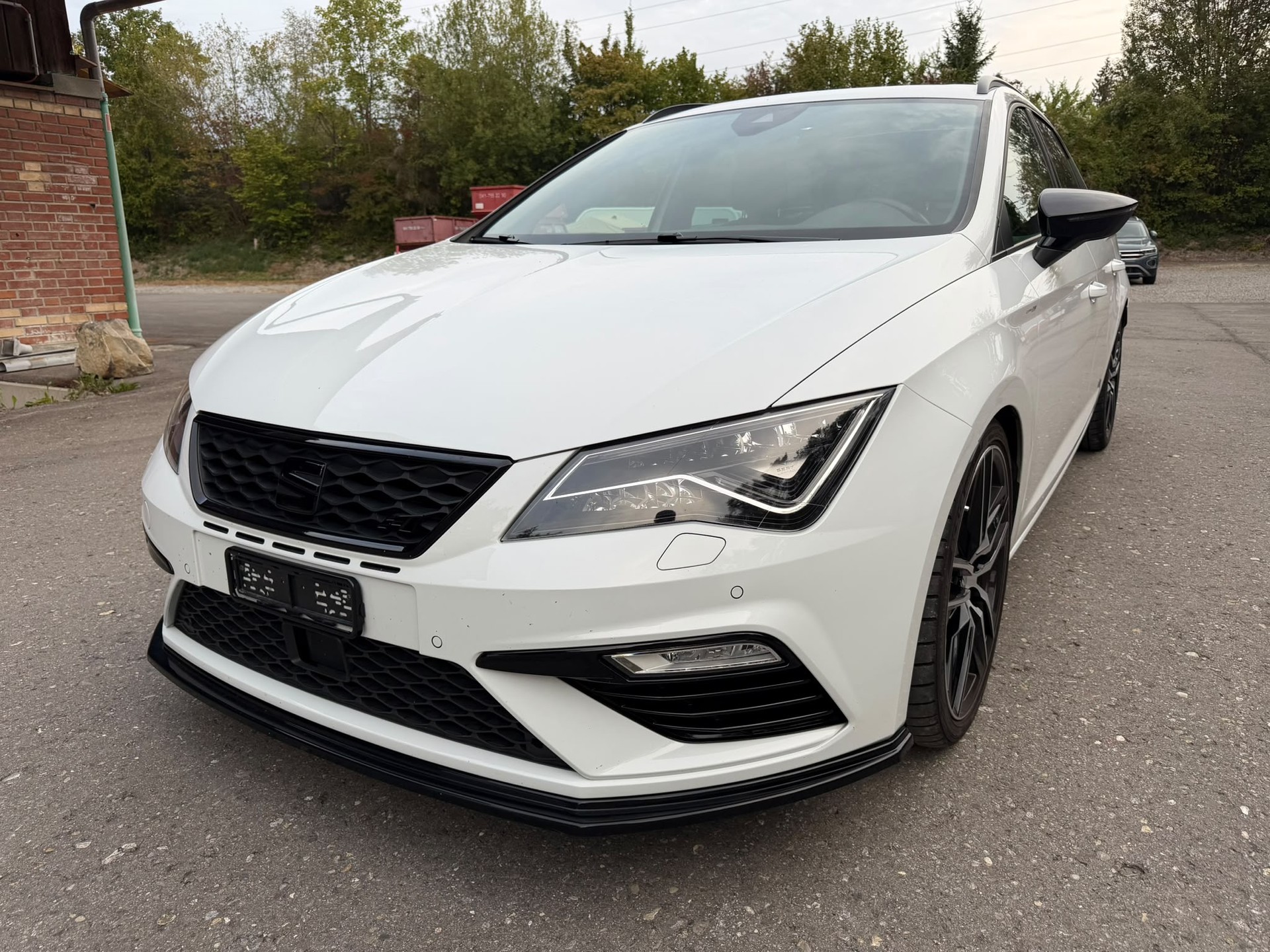 SEAT Leon ST 2.0 TSI Cupra 399 4 Drive DSG-image-1