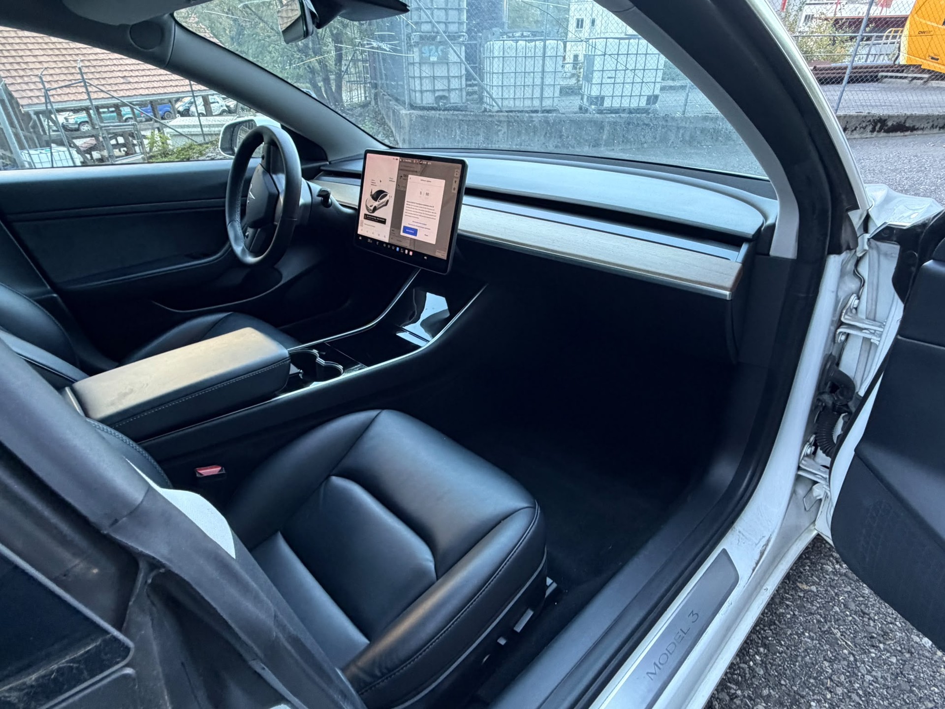 TESLA Model 3-image-8