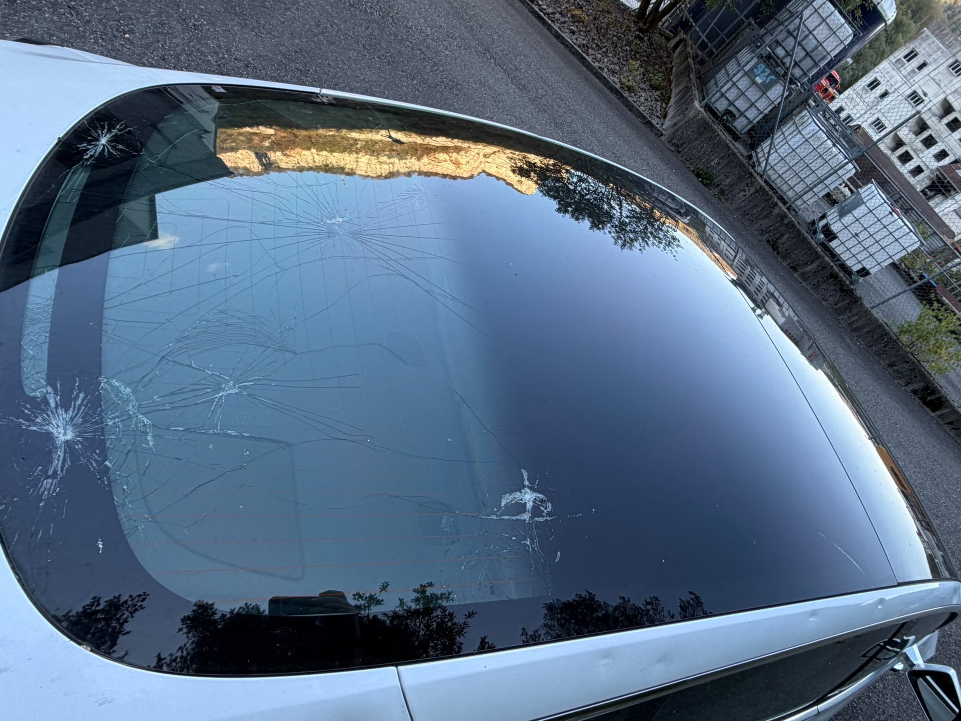 TESLA Model 3-image-4