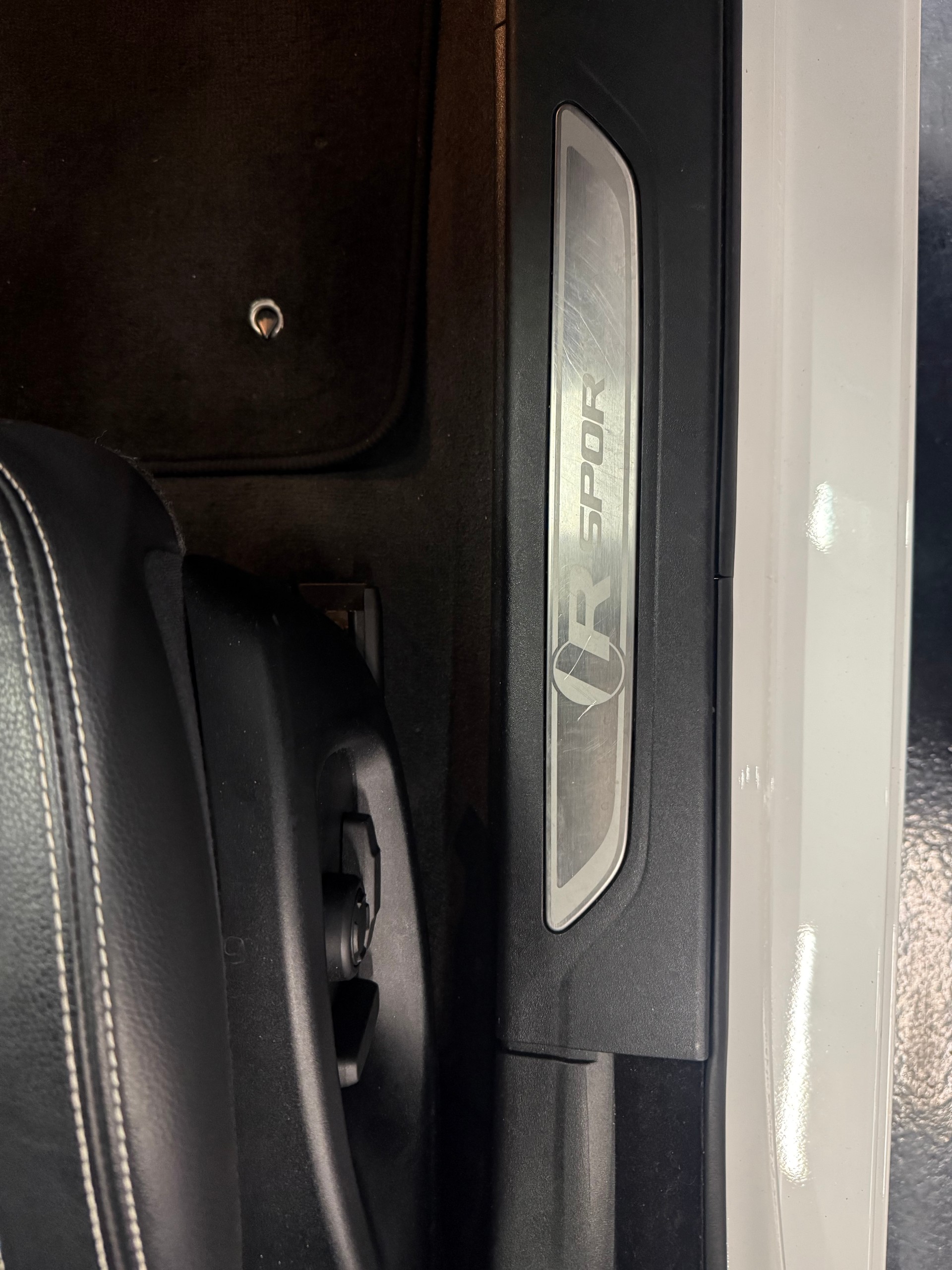 JAGUAR XF 20d R-Sport Automatic-image-21