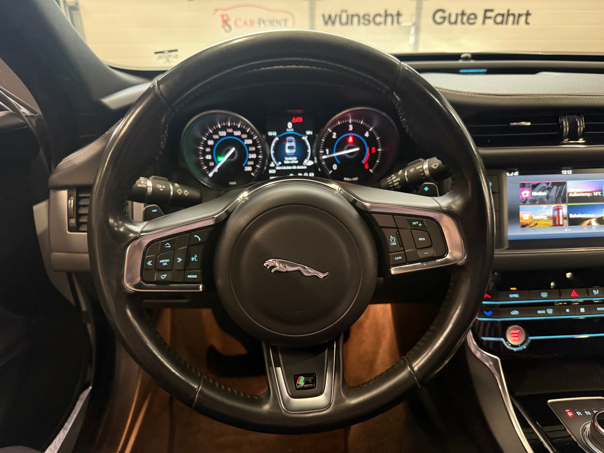JAGUAR XF 20d R-Sport Automatic-image-14