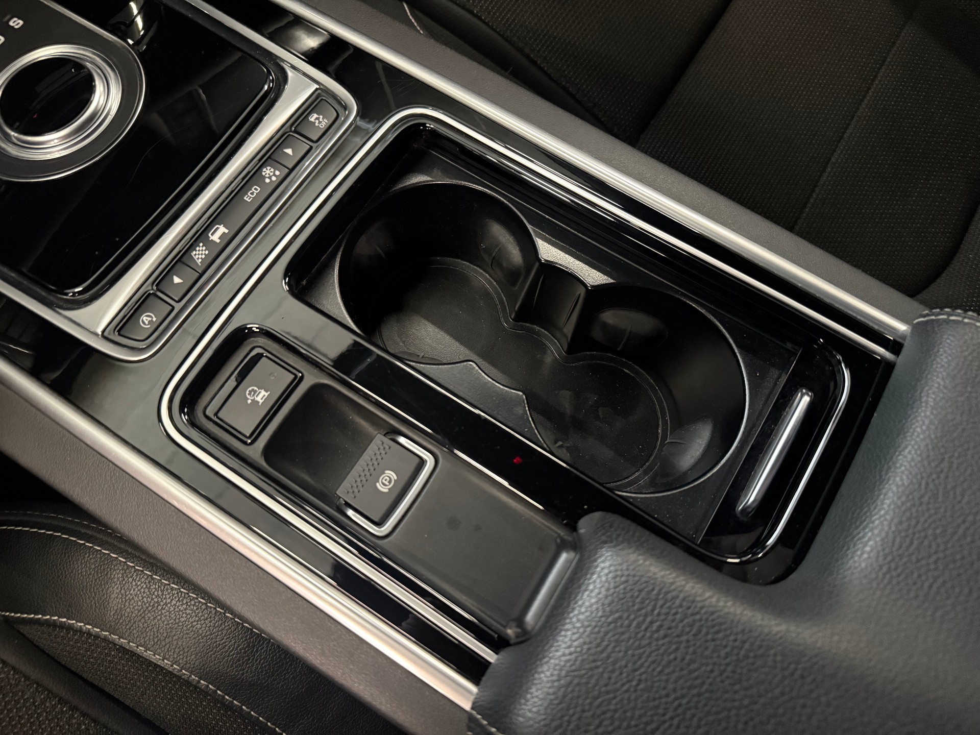 JAGUAR XF 20d R-Sport Automatic-image-19
