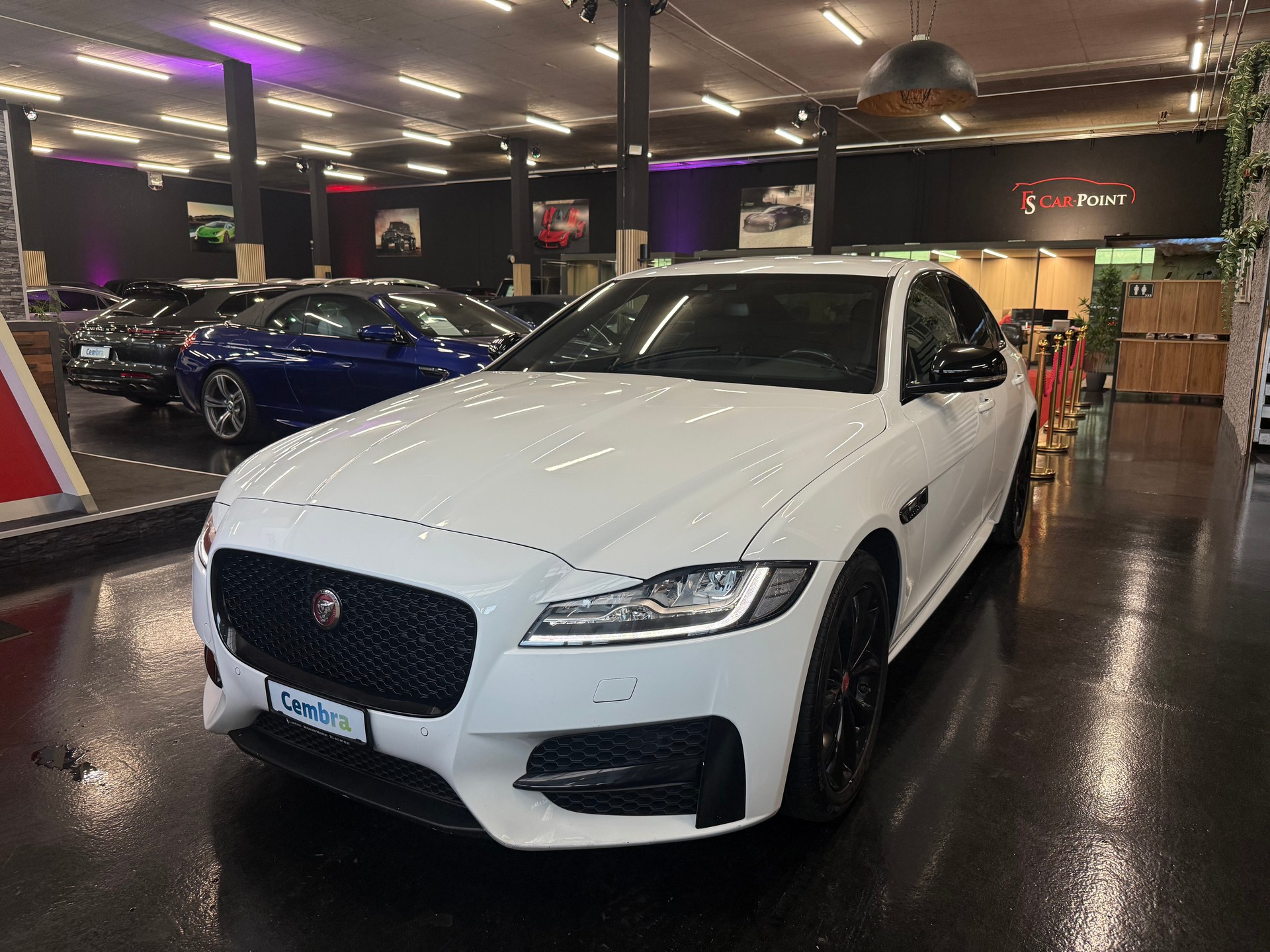 JAGUAR XF 20d R-Sport Automatic-image-26