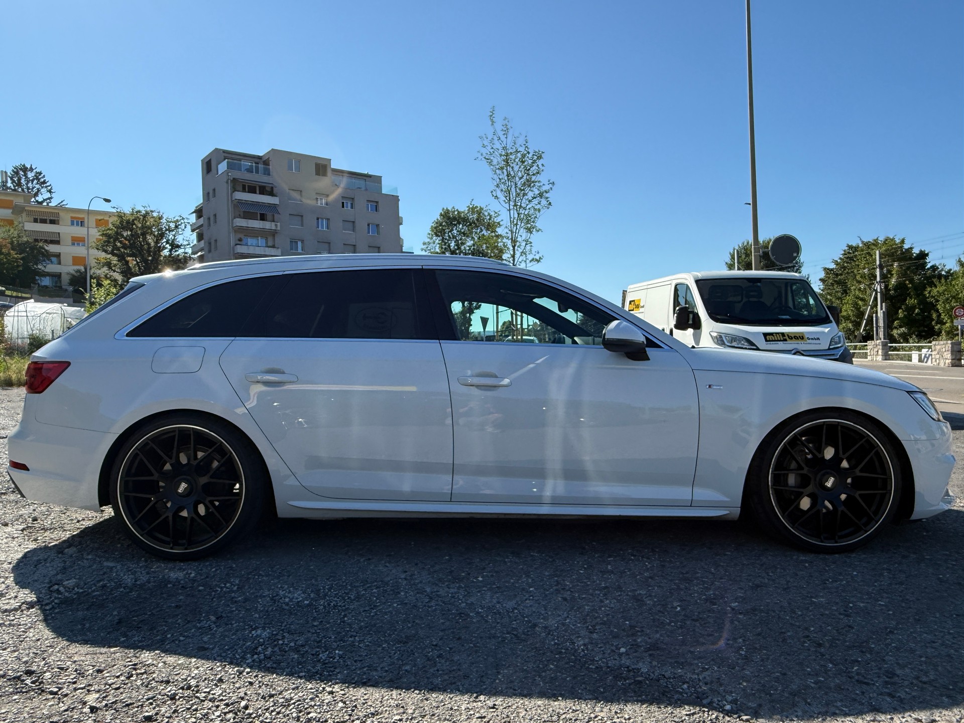AUDI A4 Avant 2.0 TDI Sport S-tronic *KW Gewindefahrwerk*20"Räder*S-Line-image-11