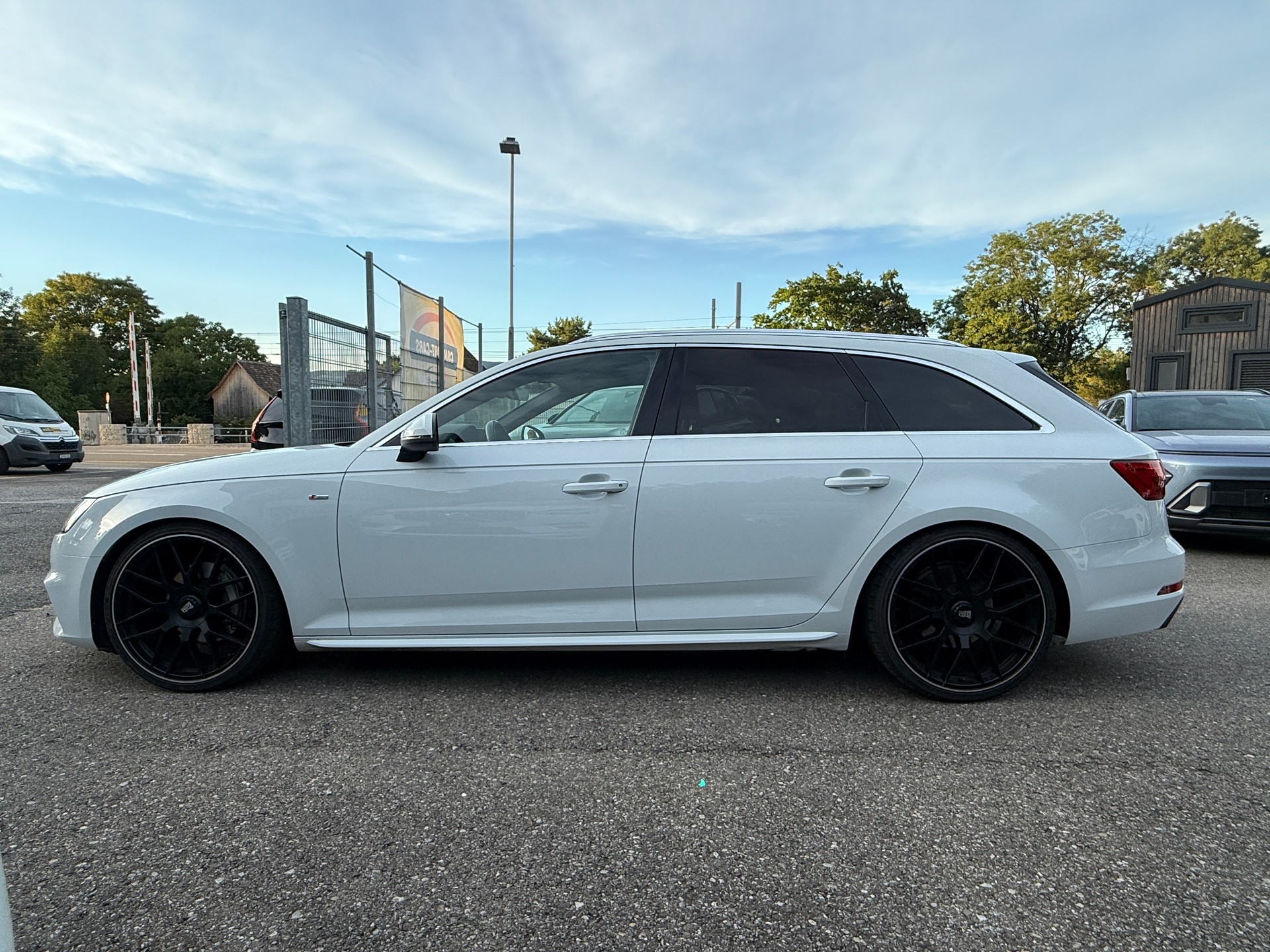 AUDI A4 Avant 2.0 TDI Sport S-tronic *KW Gewindefahrwerk*20"Räder*S-Line-image-8