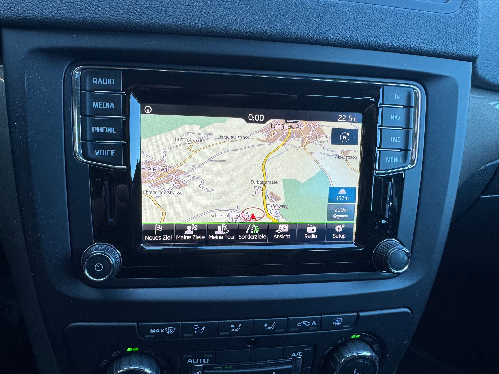 SKODA Yeti 1.4 TSI Style Outdoor 4x4 DSG-image-10