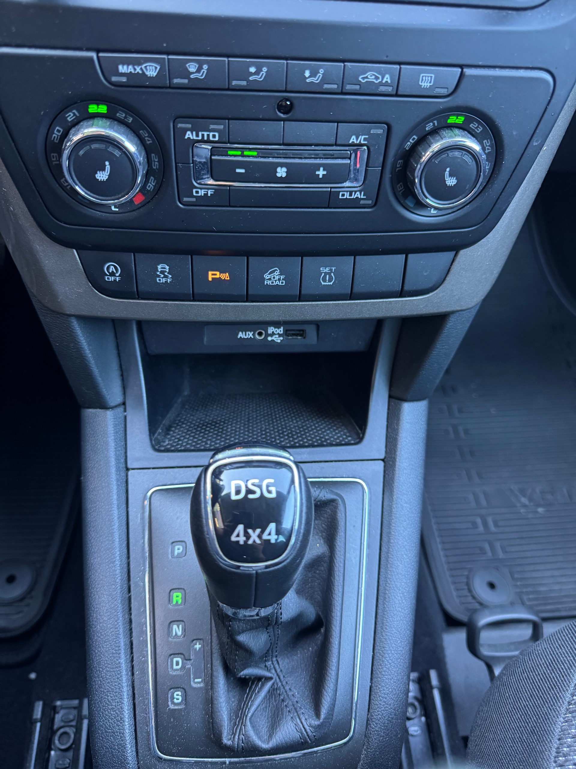 SKODA Yeti 1.4 TSI Style Outdoor 4x4 DSG-image-9