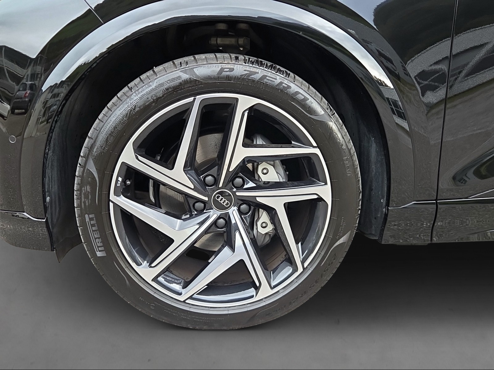 AUDI Q6 e-tron quattro-image-3