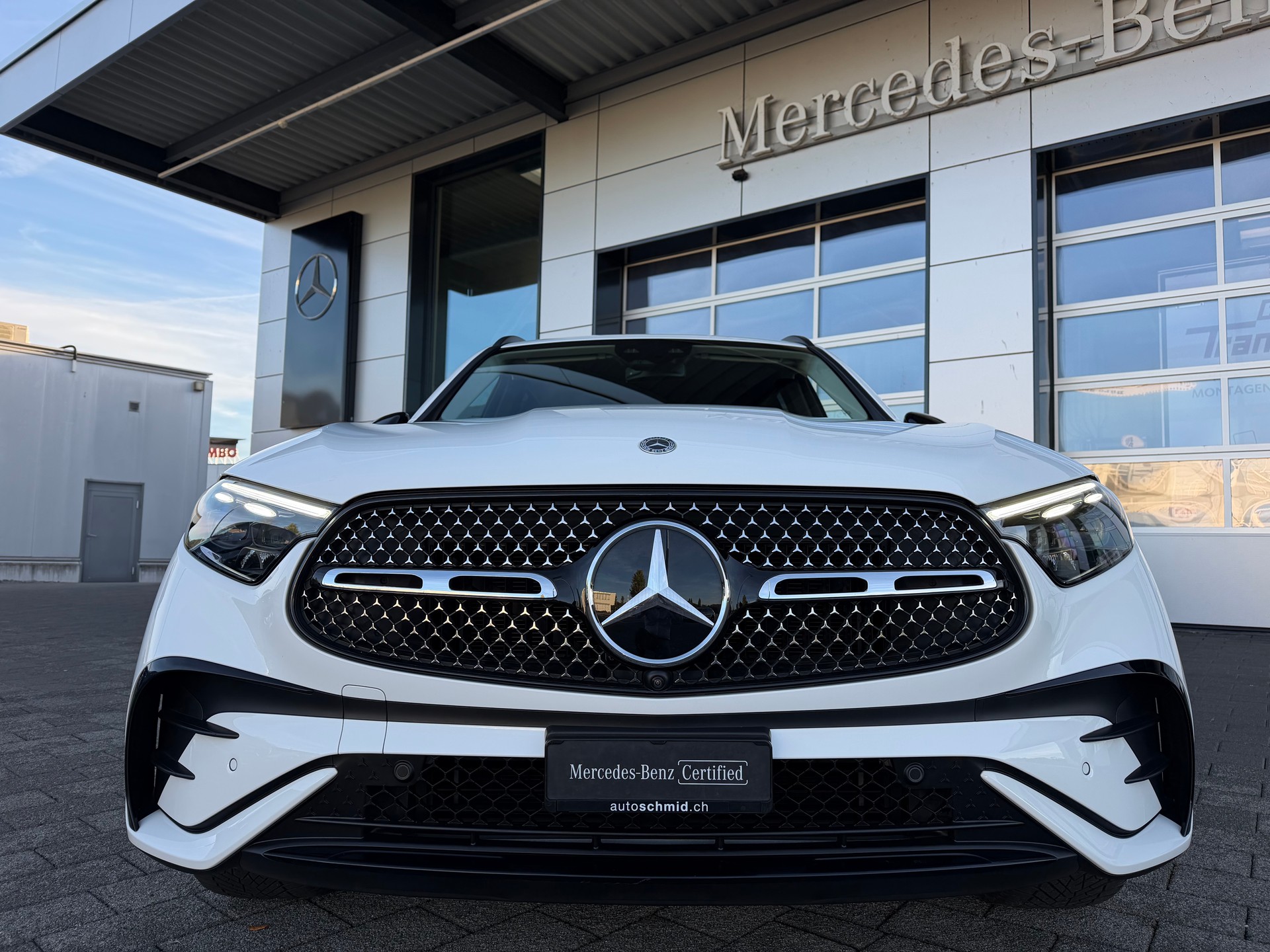 MERCEDES-BENZ GLC 220 d AMG Line 4Matic 9G-Tronic-image-3