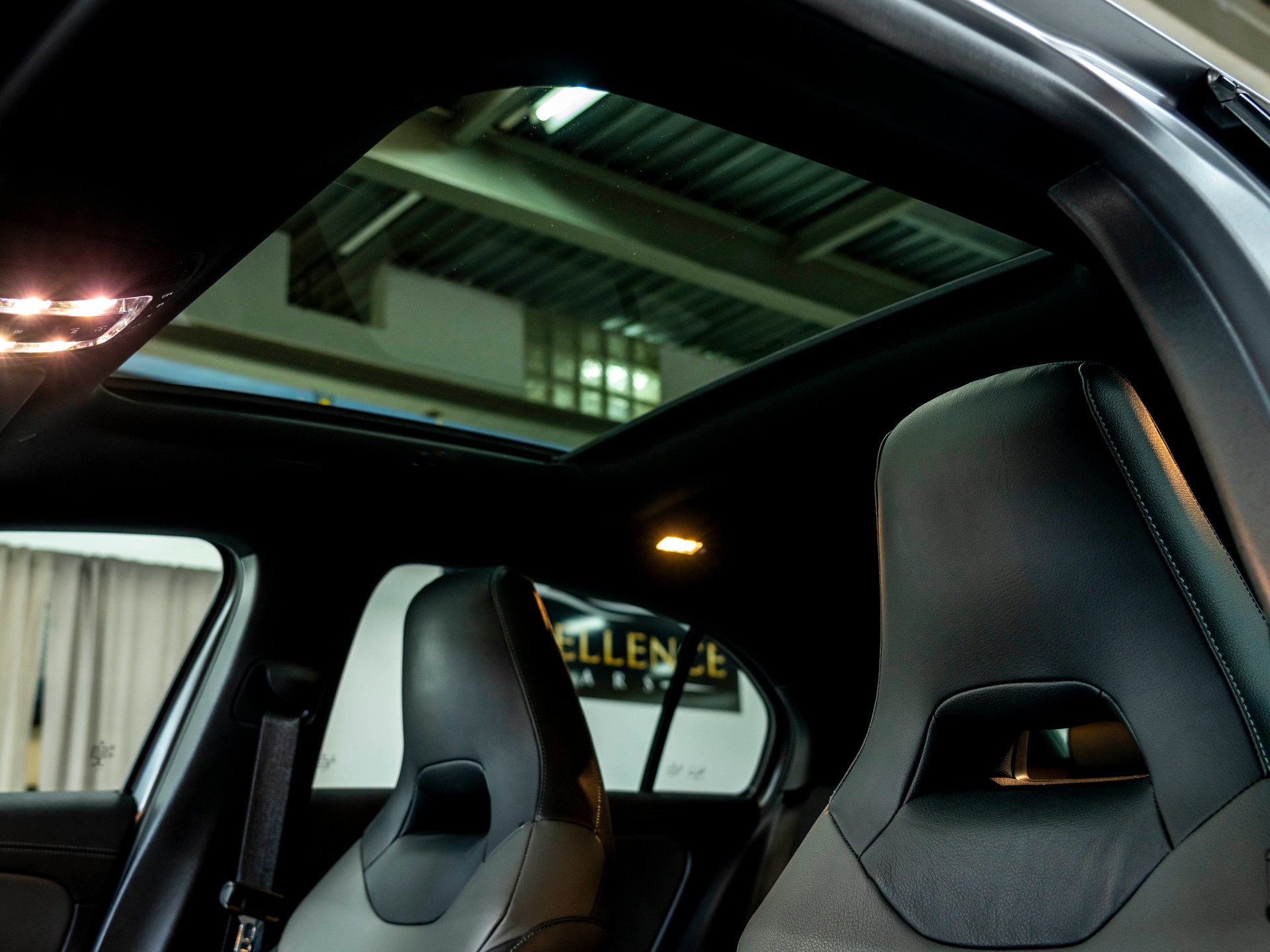 MERCEDES-BENZ A 35 AMG 4Matic Speedshift-image-16