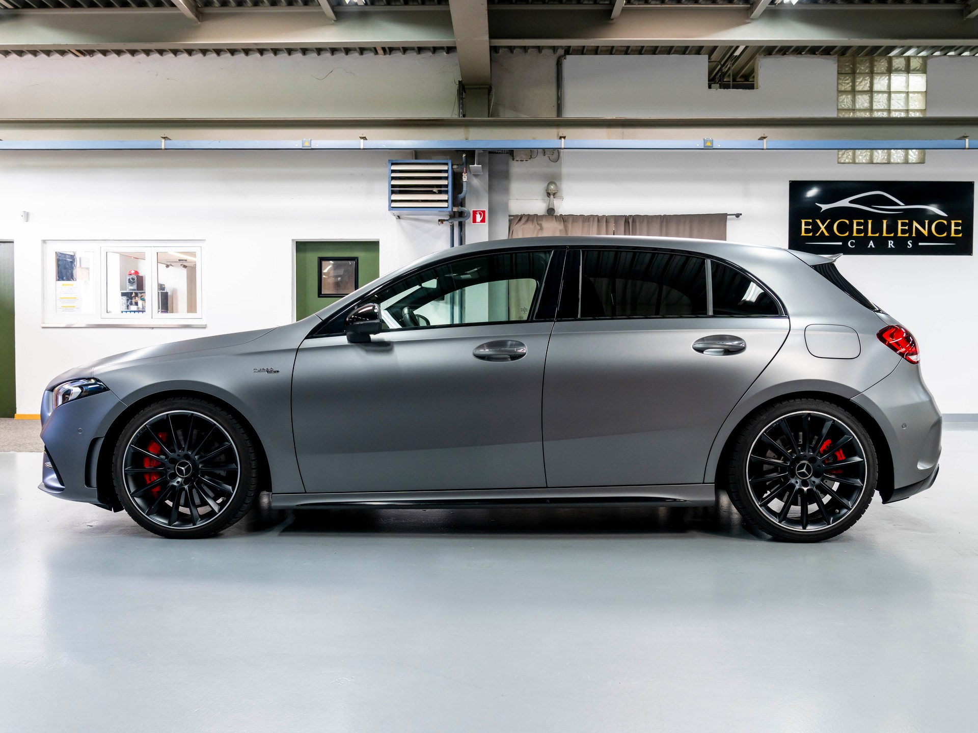 MERCEDES-BENZ A 35 AMG 4Matic Speedshift-showroom-element-3