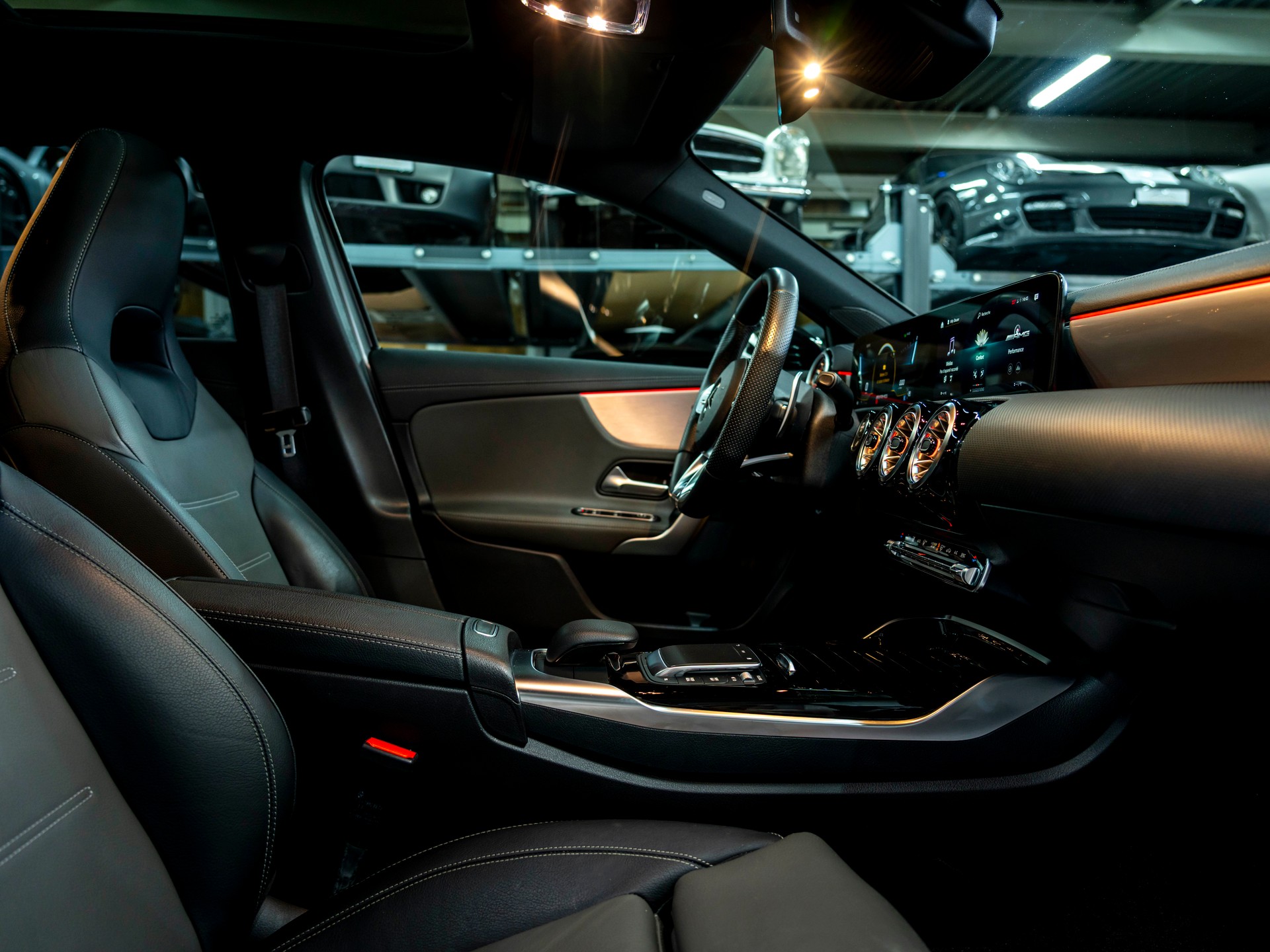 MERCEDES-BENZ A 35 AMG 4Matic Speedshift-image-24