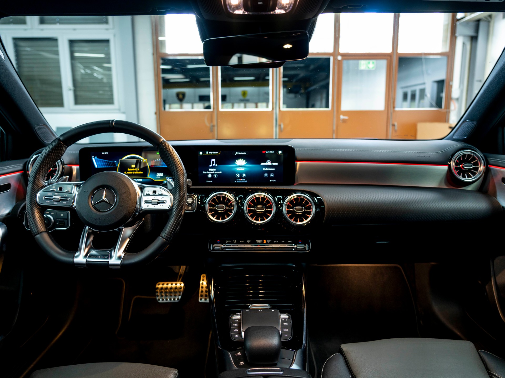 MERCEDES-BENZ A 35 AMG 4Matic Speedshift-image-22