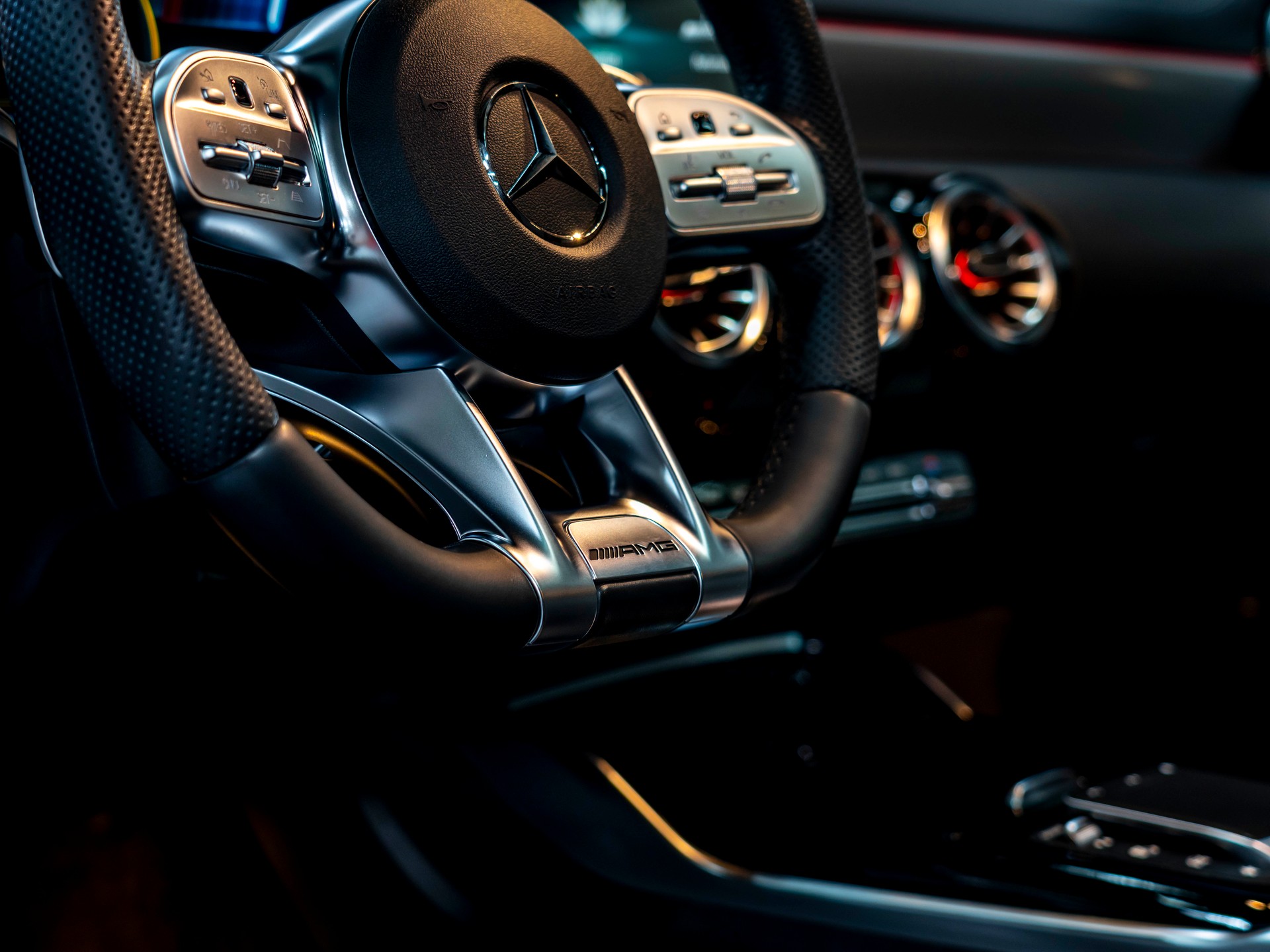 MERCEDES-BENZ A 35 AMG 4Matic Speedshift-image-13