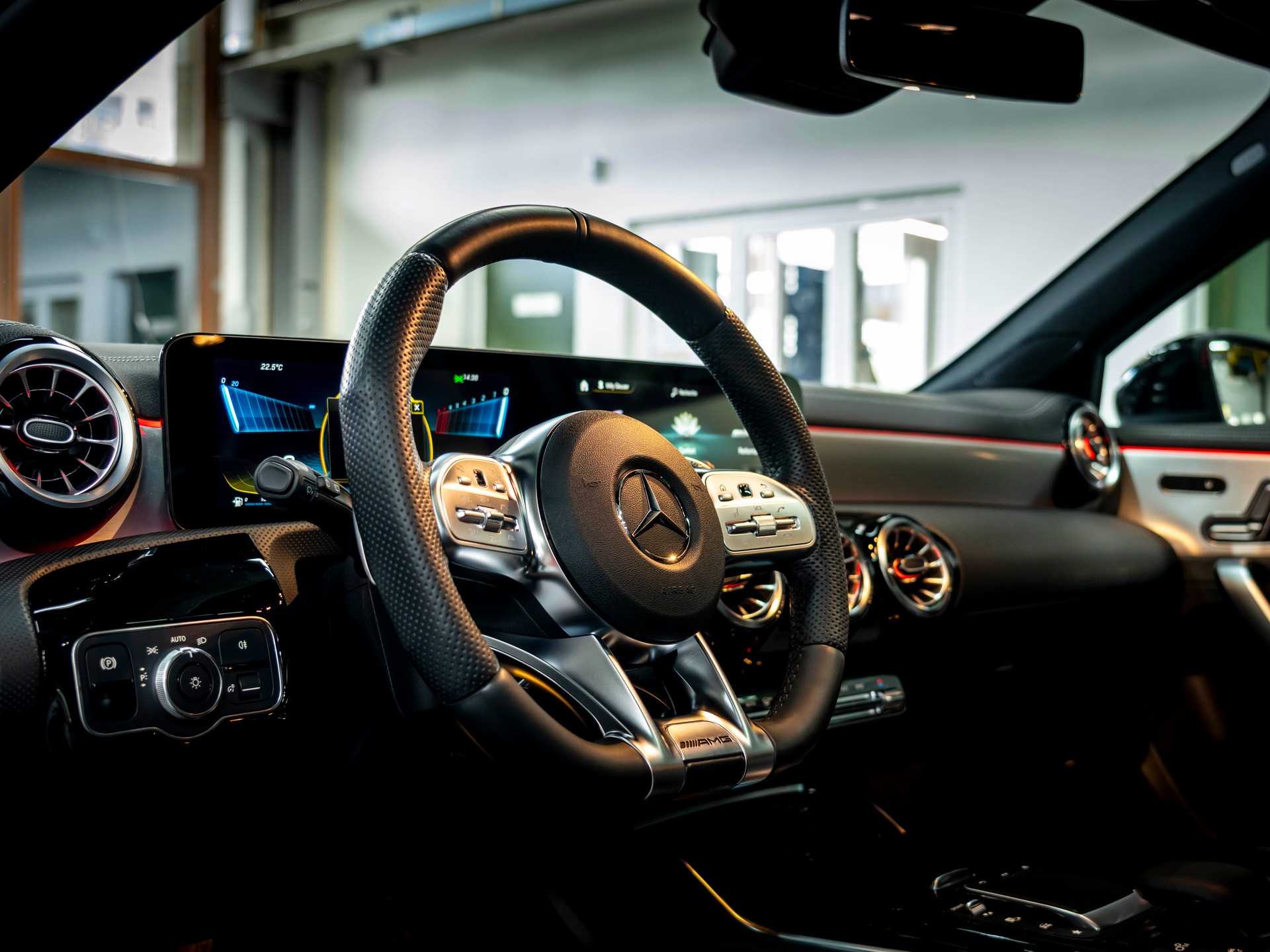 MERCEDES-BENZ A 35 AMG 4Matic Speedshift-image-12