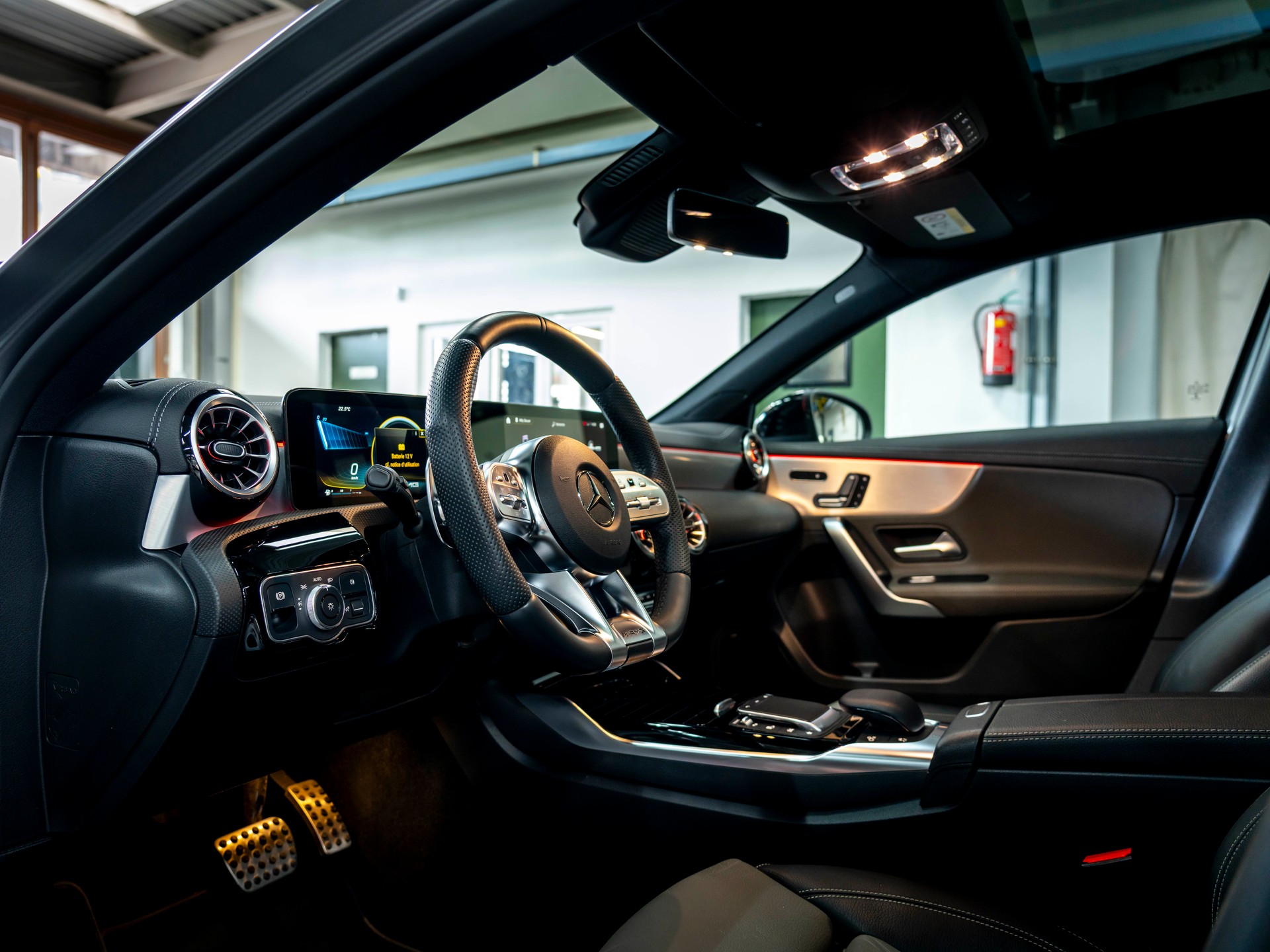 MERCEDES-BENZ A 35 AMG 4Matic Speedshift-image-11