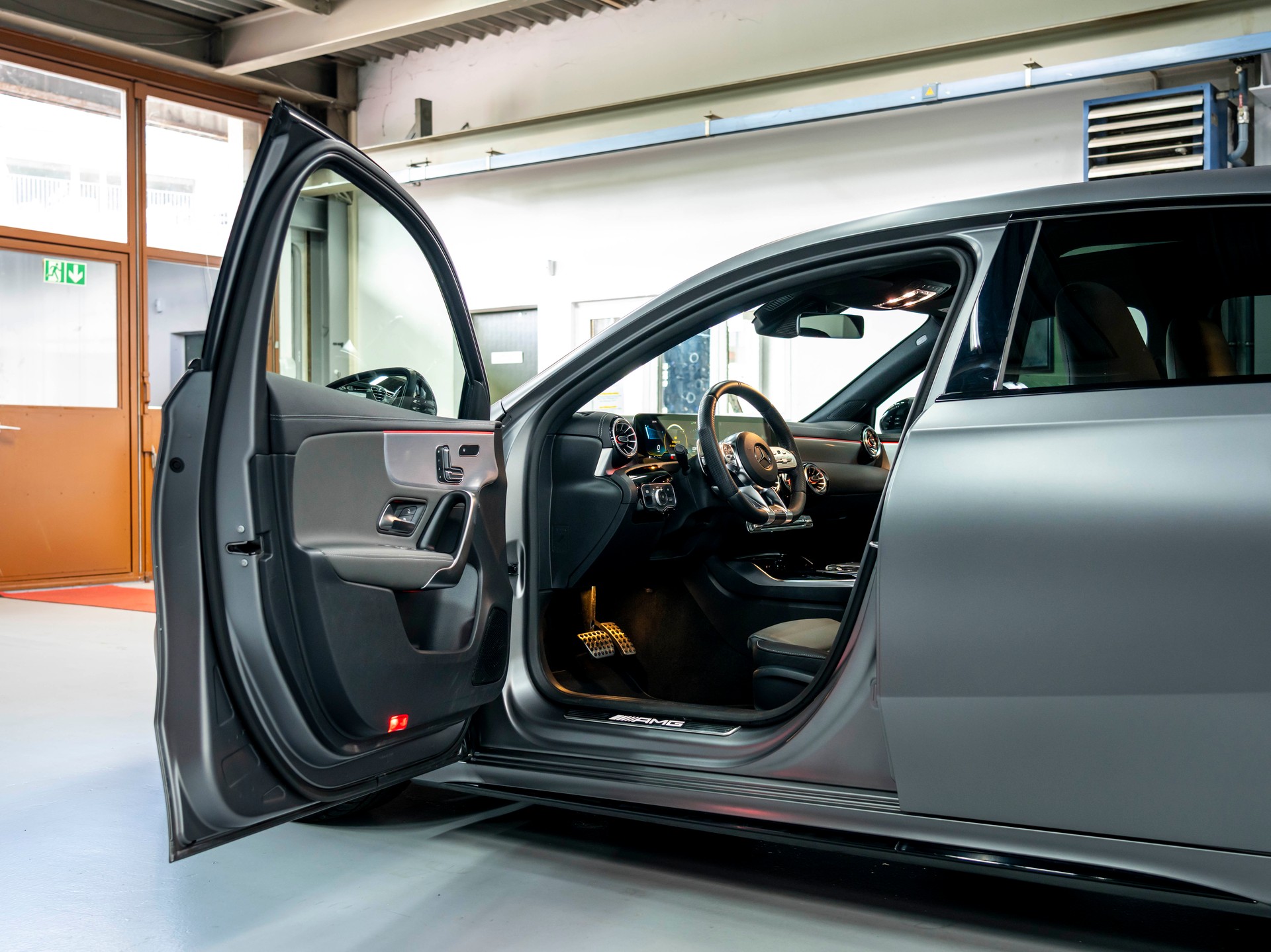 MERCEDES-BENZ A 35 AMG 4Matic Speedshift-image-17