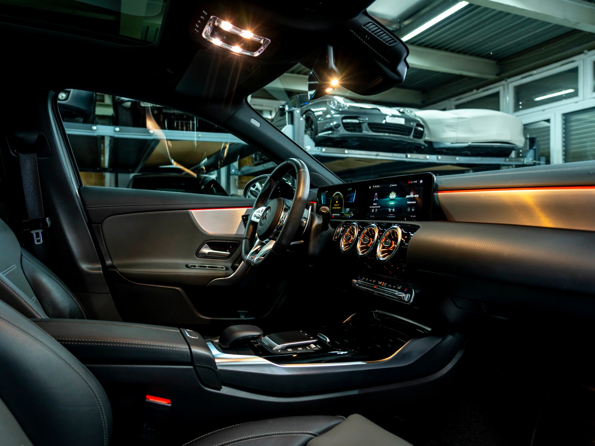 MERCEDES-BENZ A 35 AMG 4Matic Speedshift-image-23