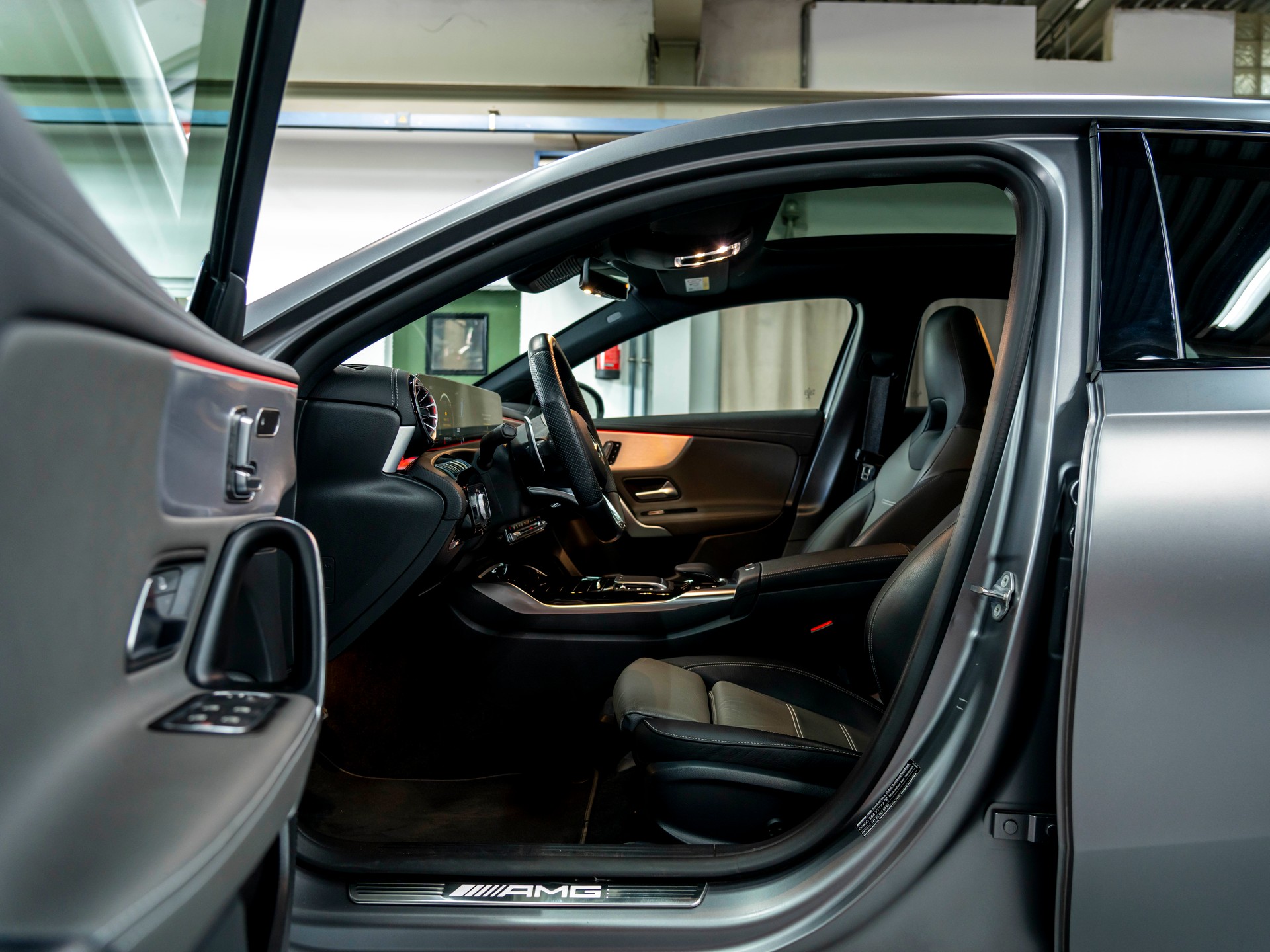 MERCEDES-BENZ A 35 AMG 4Matic Speedshift-image-18