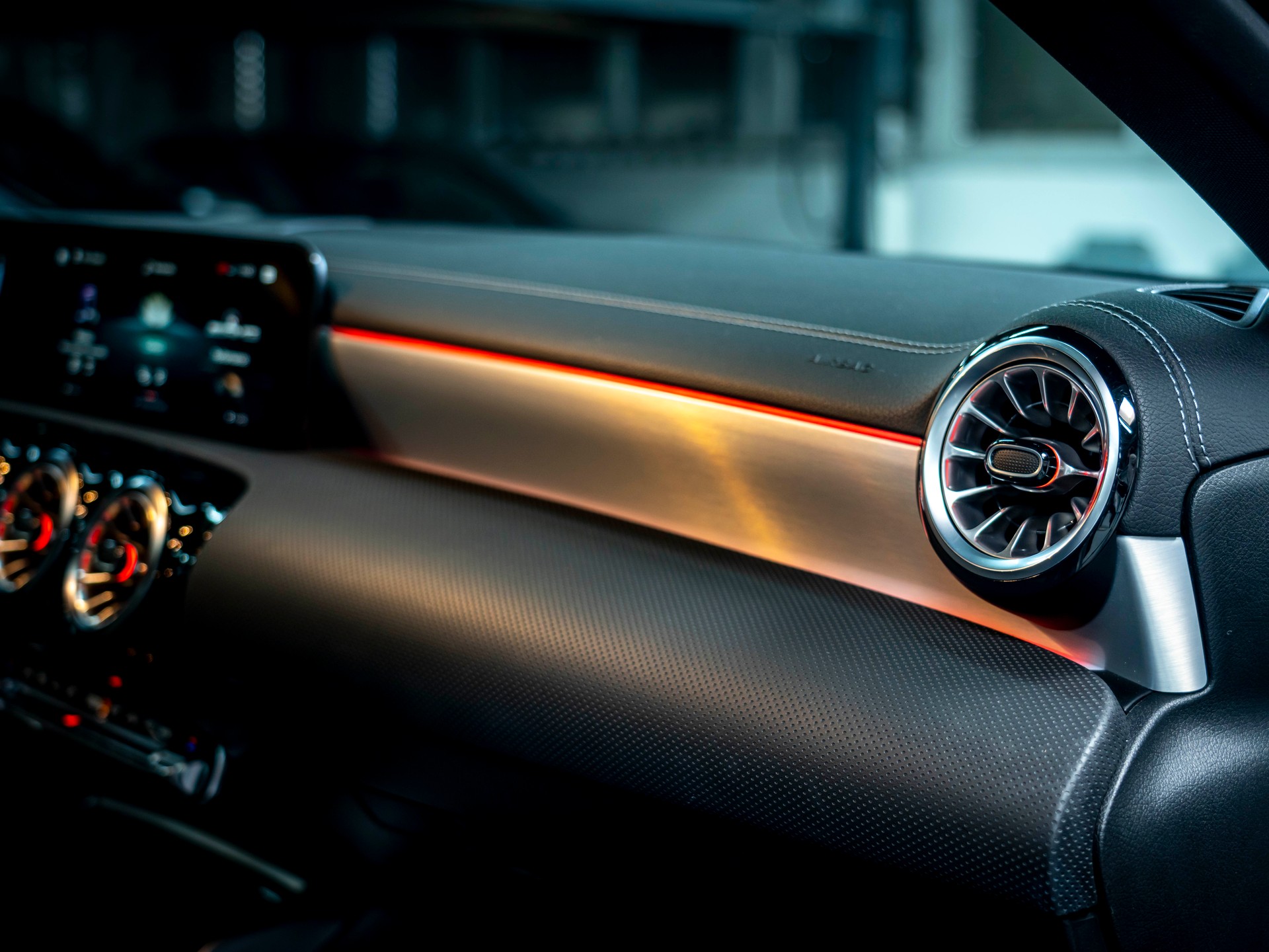 MERCEDES-BENZ A 35 AMG 4Matic Speedshift-image-26