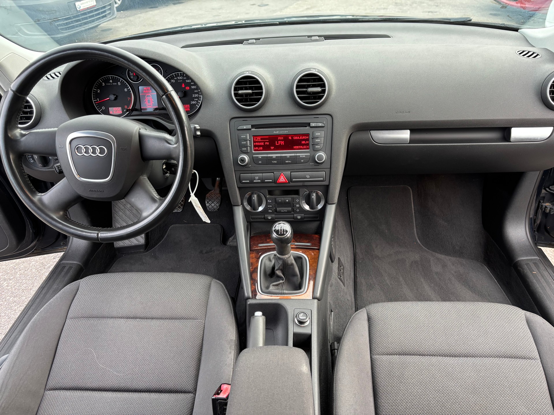 AUDI A3 Sportback 1.8 Turbo FSI Ambition-image-6