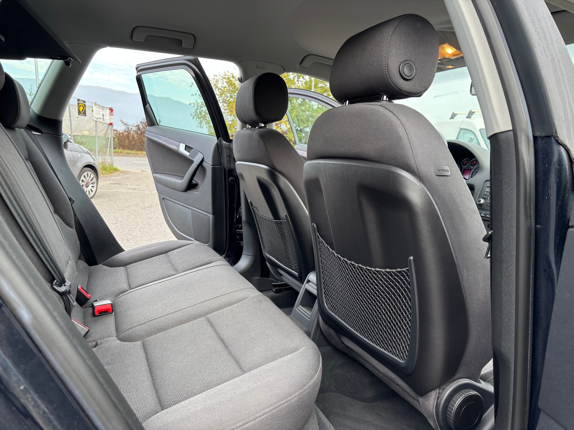 AUDI A3 Sportback 1.8 Turbo FSI Ambition-image-13