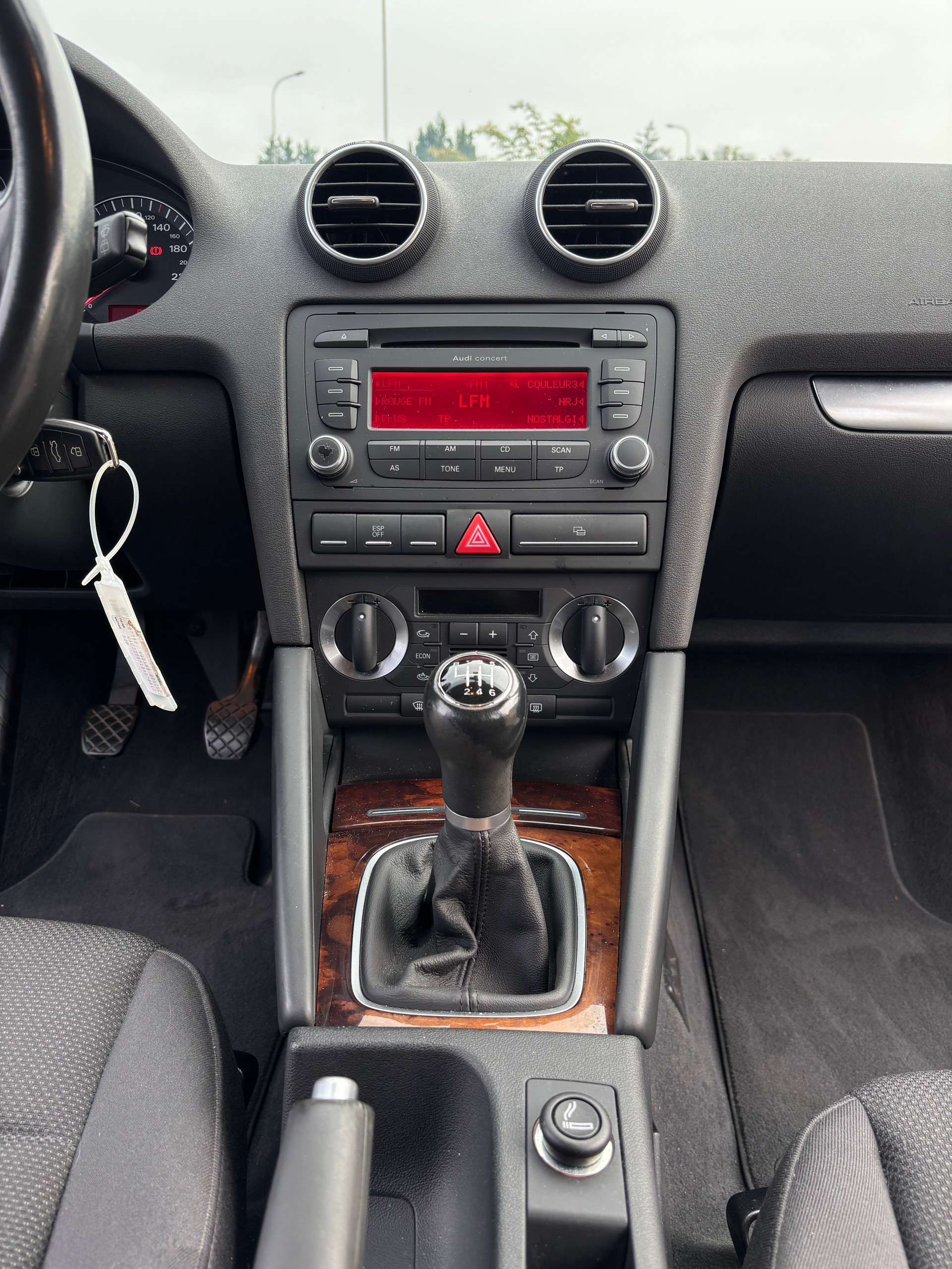 AUDI A3 Sportback 1.8 Turbo FSI Ambition-image-8