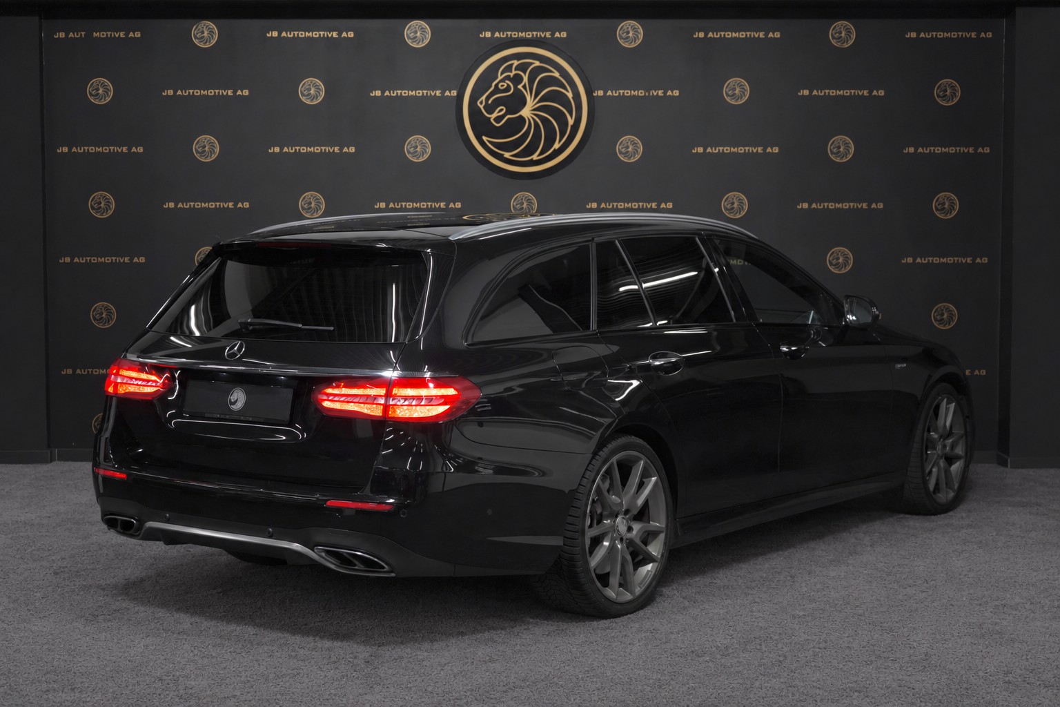 MERCEDES-BENZ E 43 AMG 4 Matic 9G-Tronic-showroom-element-1