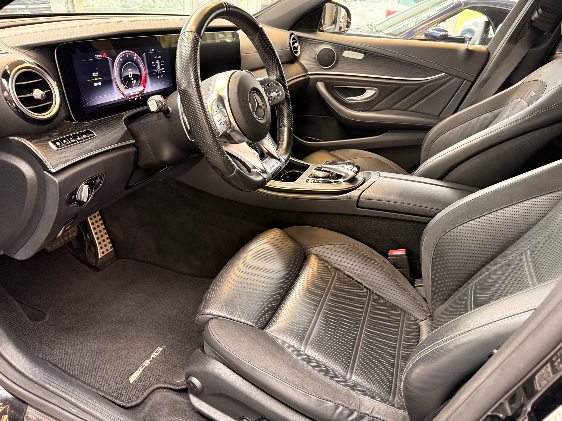 MERCEDES-BENZ E 63 AMG 4 Matic 9G-Tronic-image-5