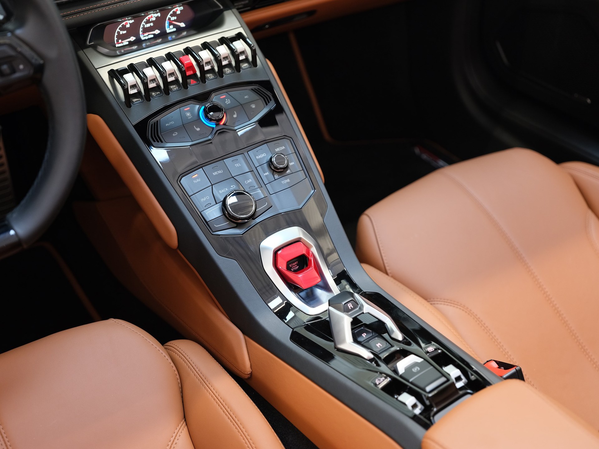 LAMBORGHINI Huracan LP610-4 Spyder DCT *Forged Carbon*Sensonum*Sitzheizung*-image-13