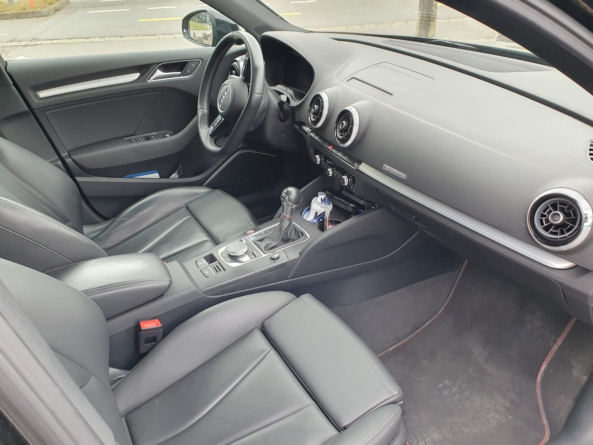 AUDI S3 Sportback 2.0 TFSI quattro-image-4