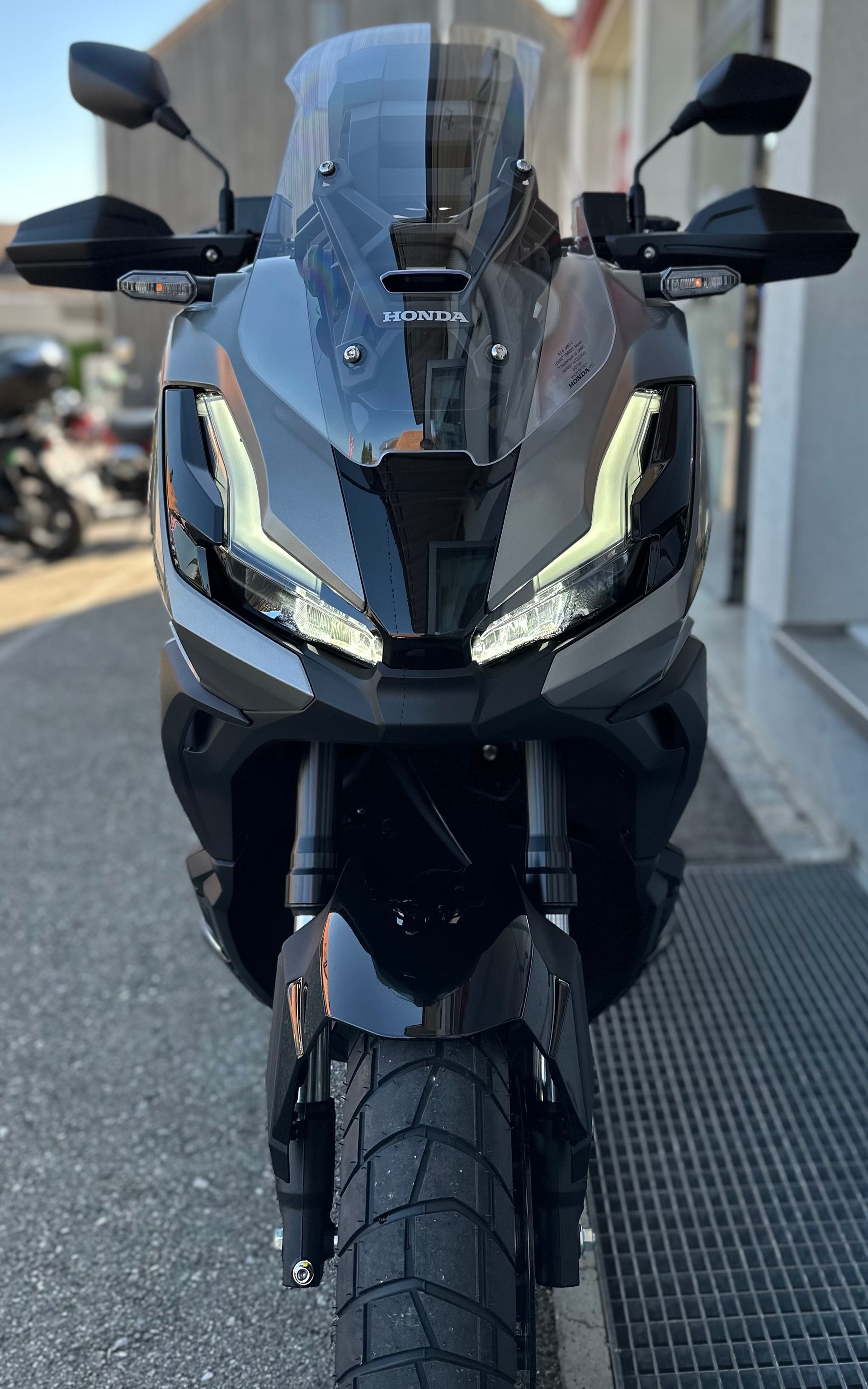 HONDA ADV 350-showroom-element-1