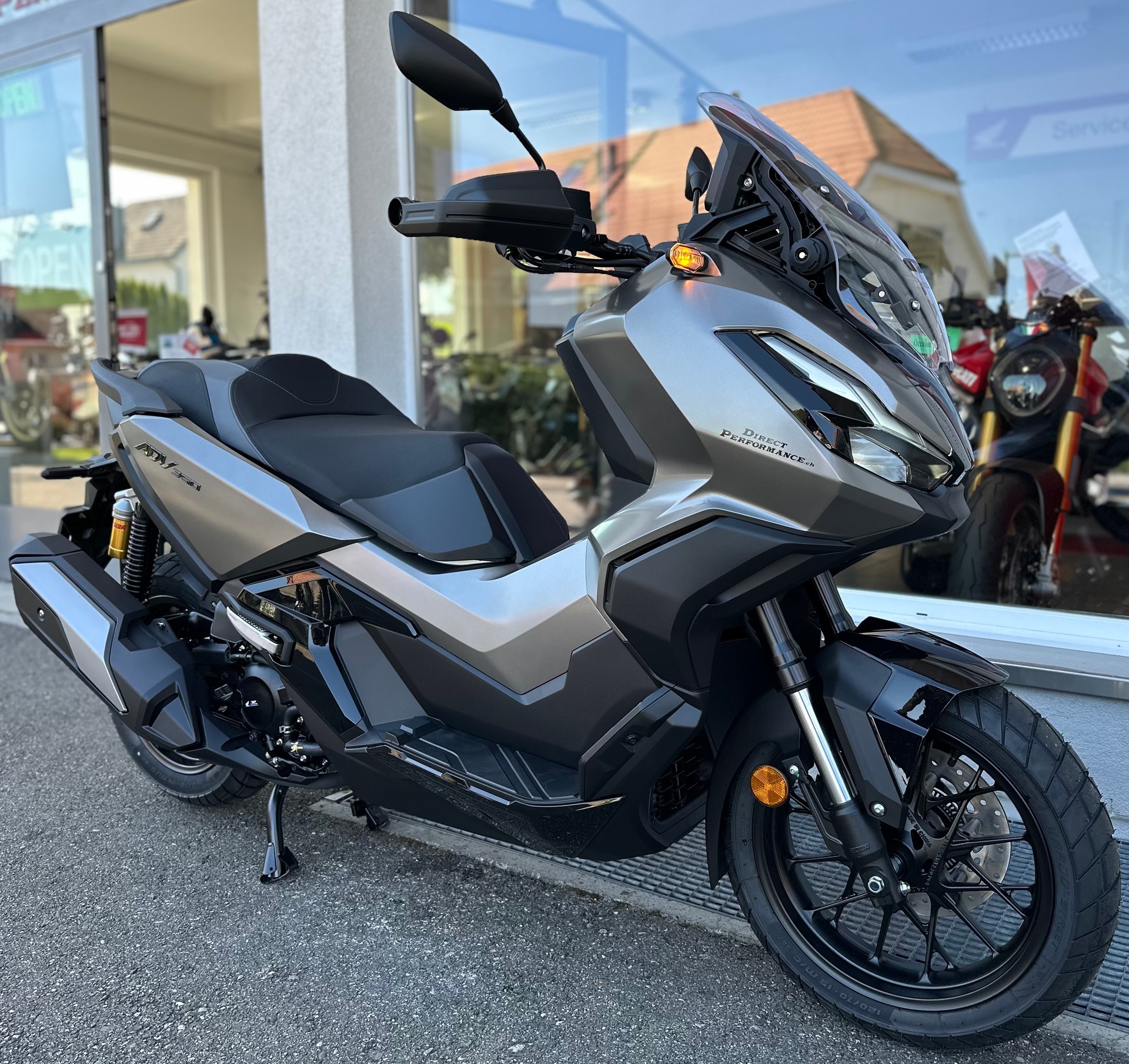 HONDA ADV 350-showroom-element-2