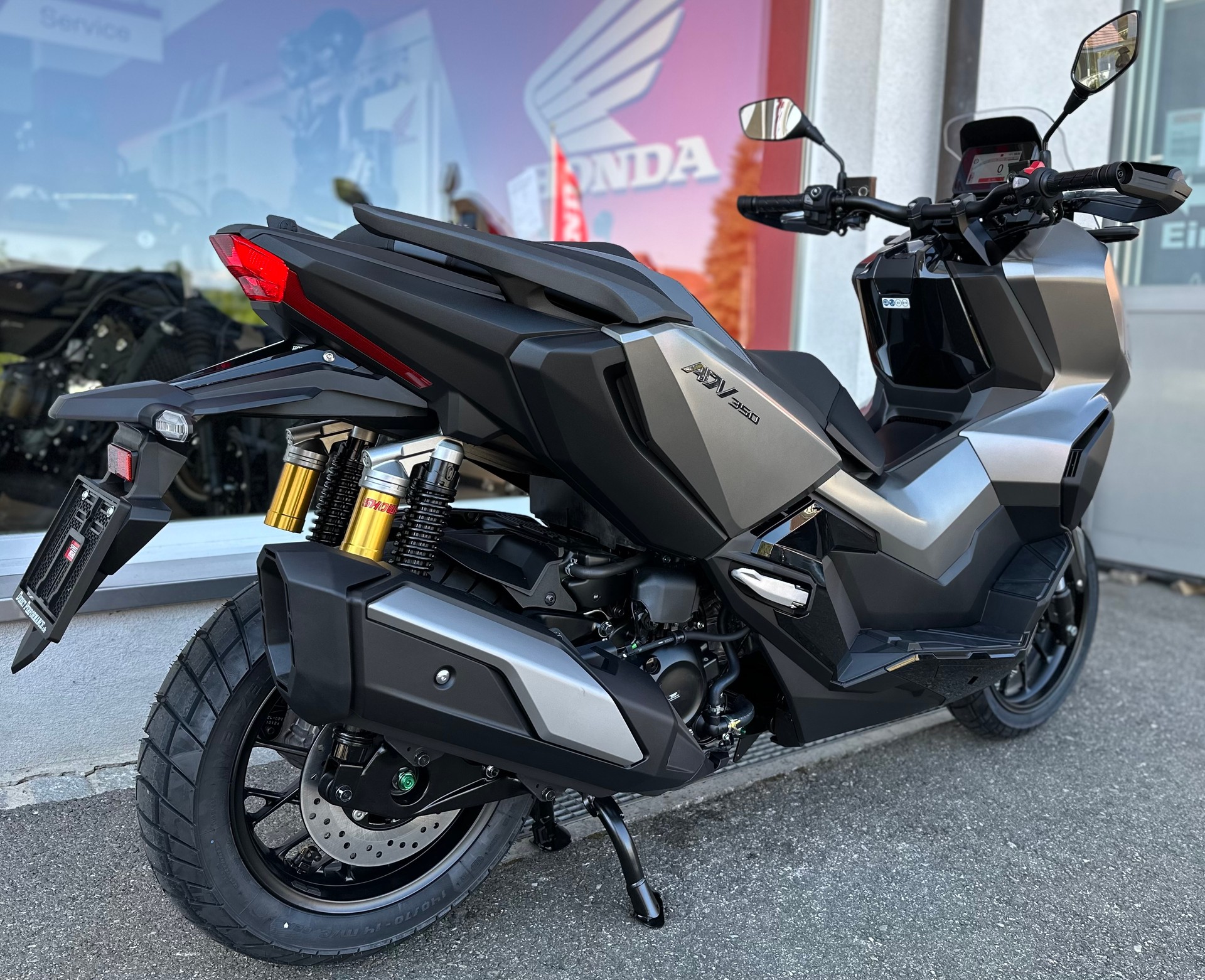HONDA ADV 350-showroom-element-3