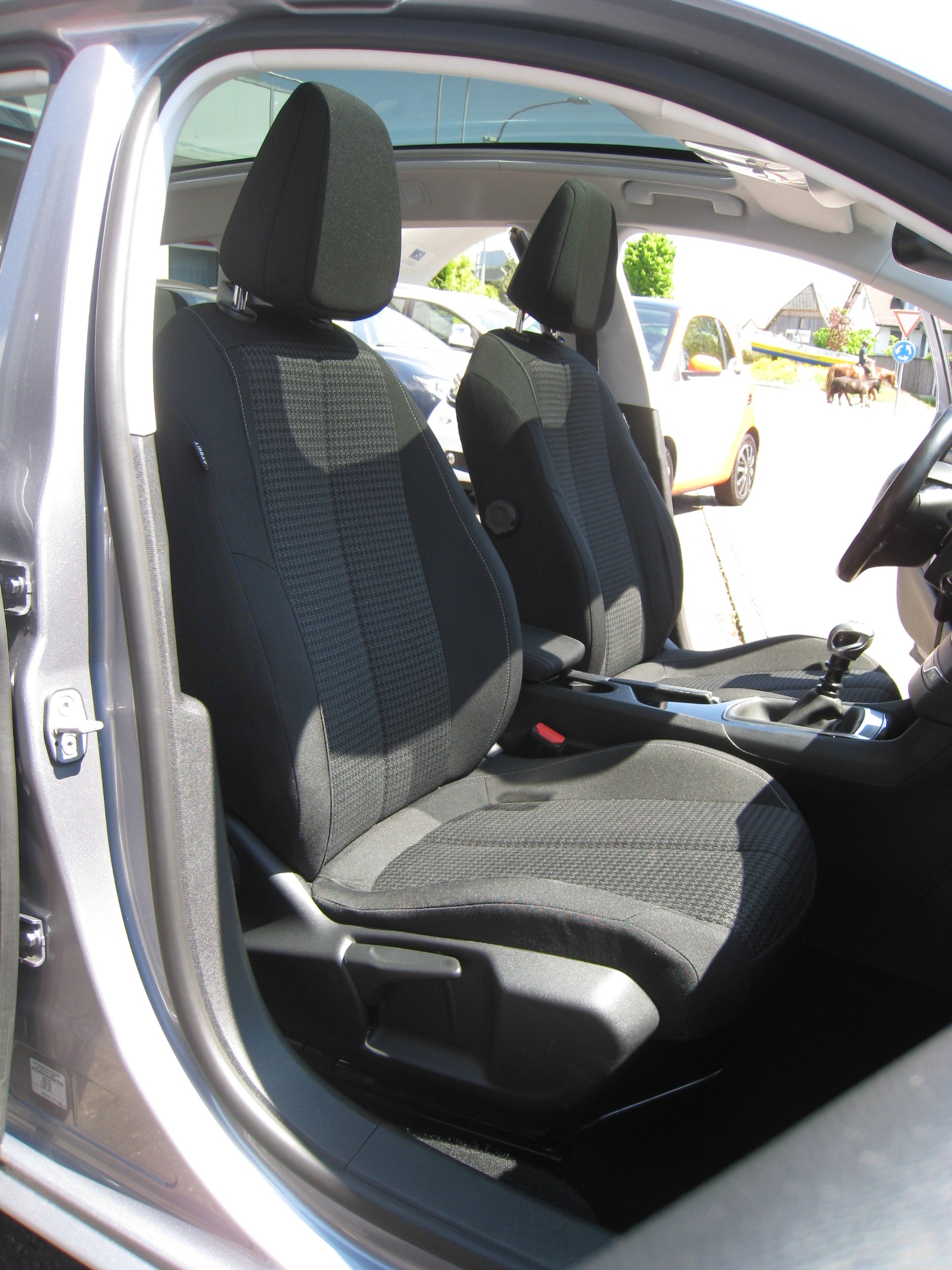 PEUGEOT 308 SW 1.2 THP Style-image-12
