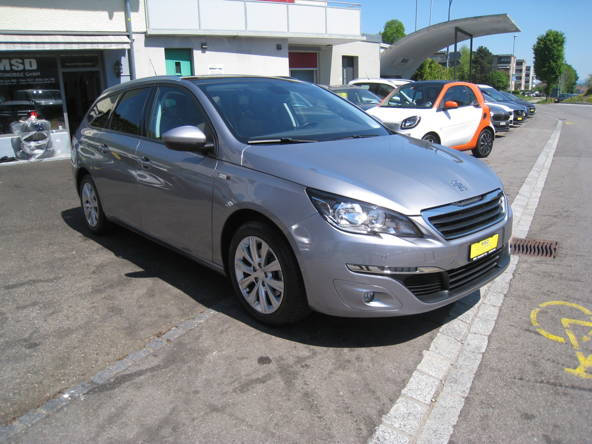 PEUGEOT 308 SW 1.2 THP Style-image-1