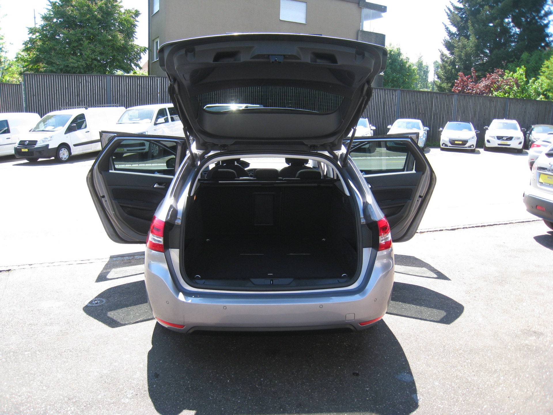 PEUGEOT 308 SW 1.2 THP Style-image-8