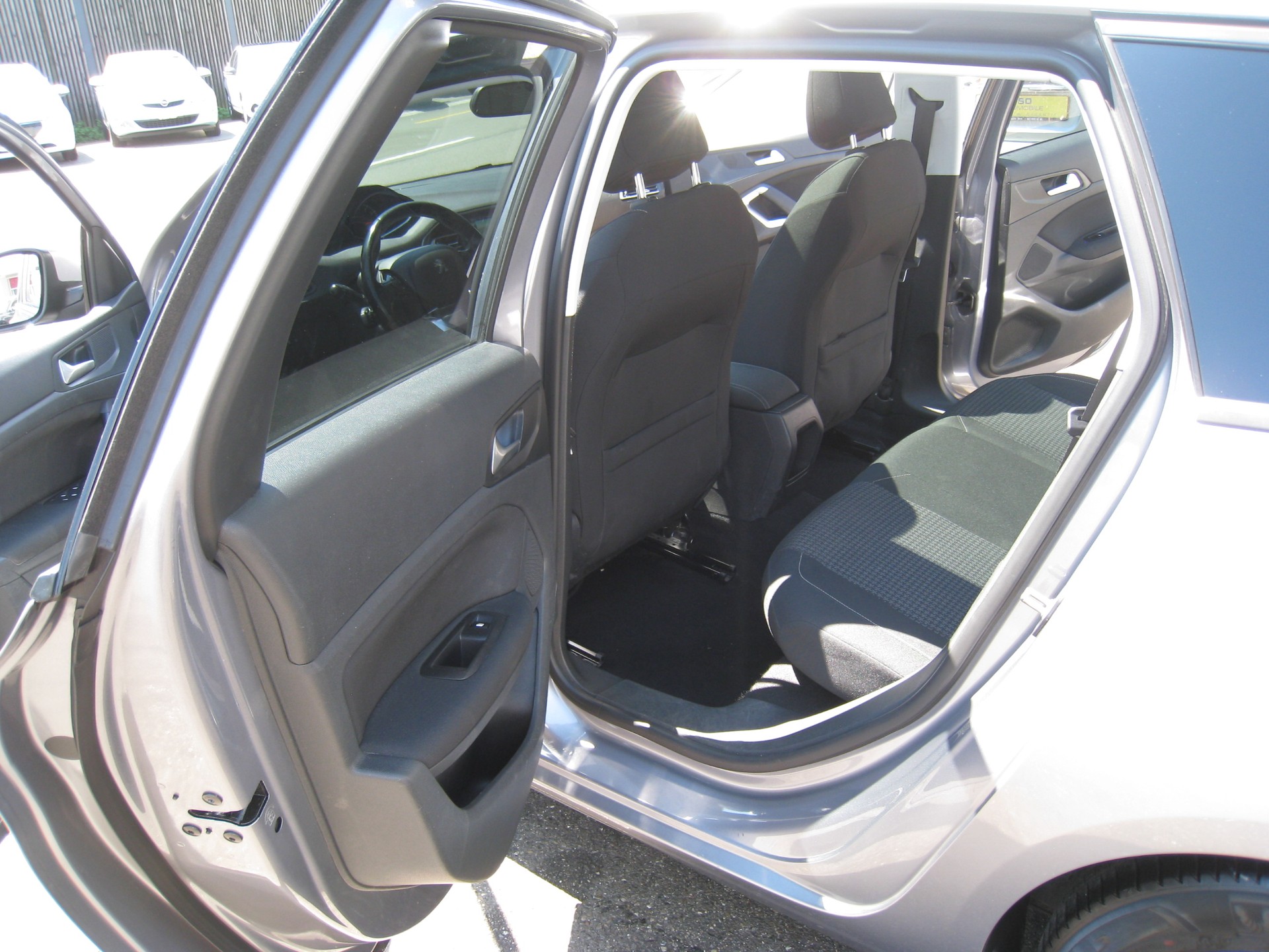 PEUGEOT 308 SW 1.2 THP Style-image-15