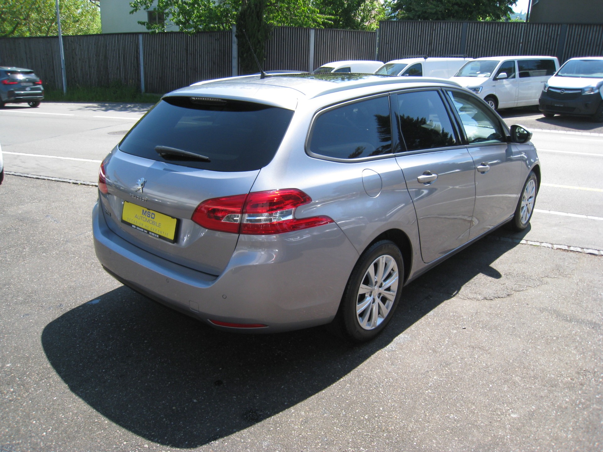 PEUGEOT 308 SW 1.2 THP Style-image-4