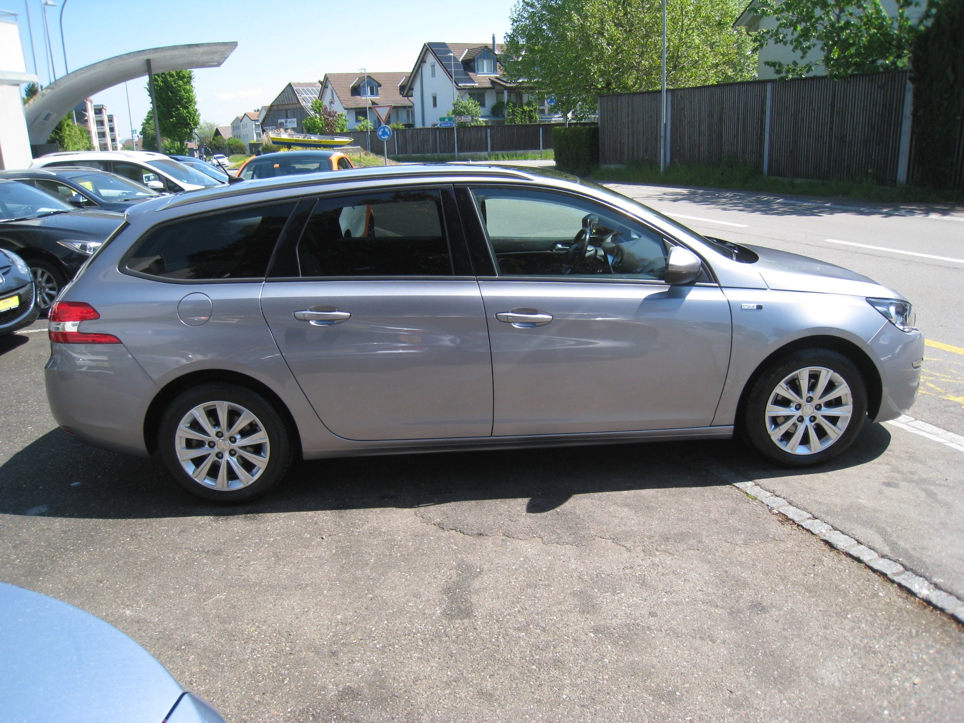 PEUGEOT 308 SW 1.2 THP Style-image-3