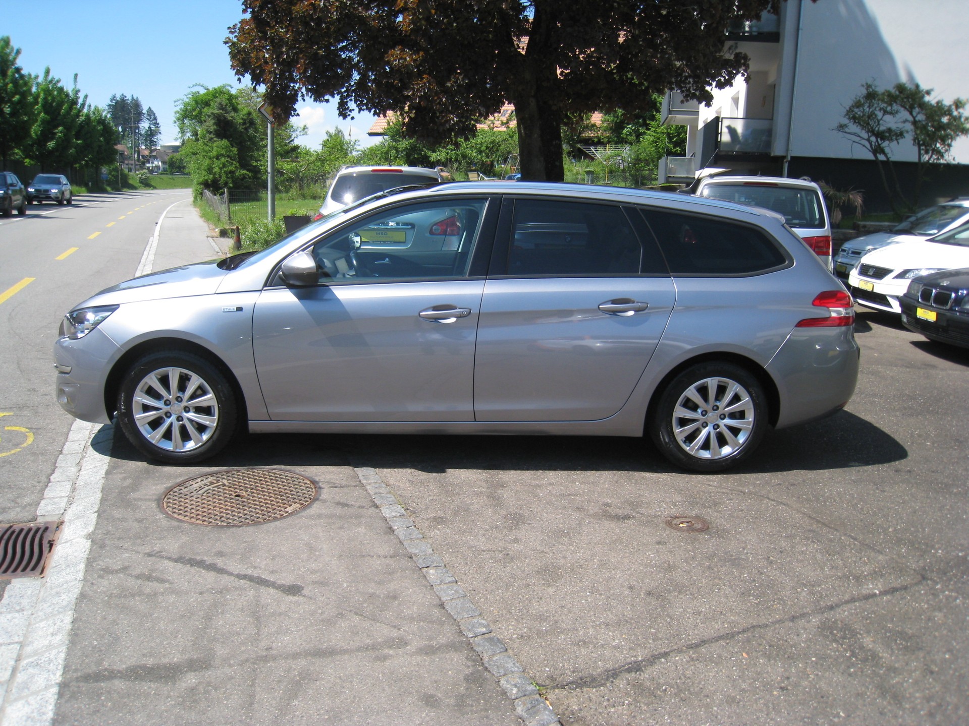 PEUGEOT 308 SW 1.2 THP Style-image-5