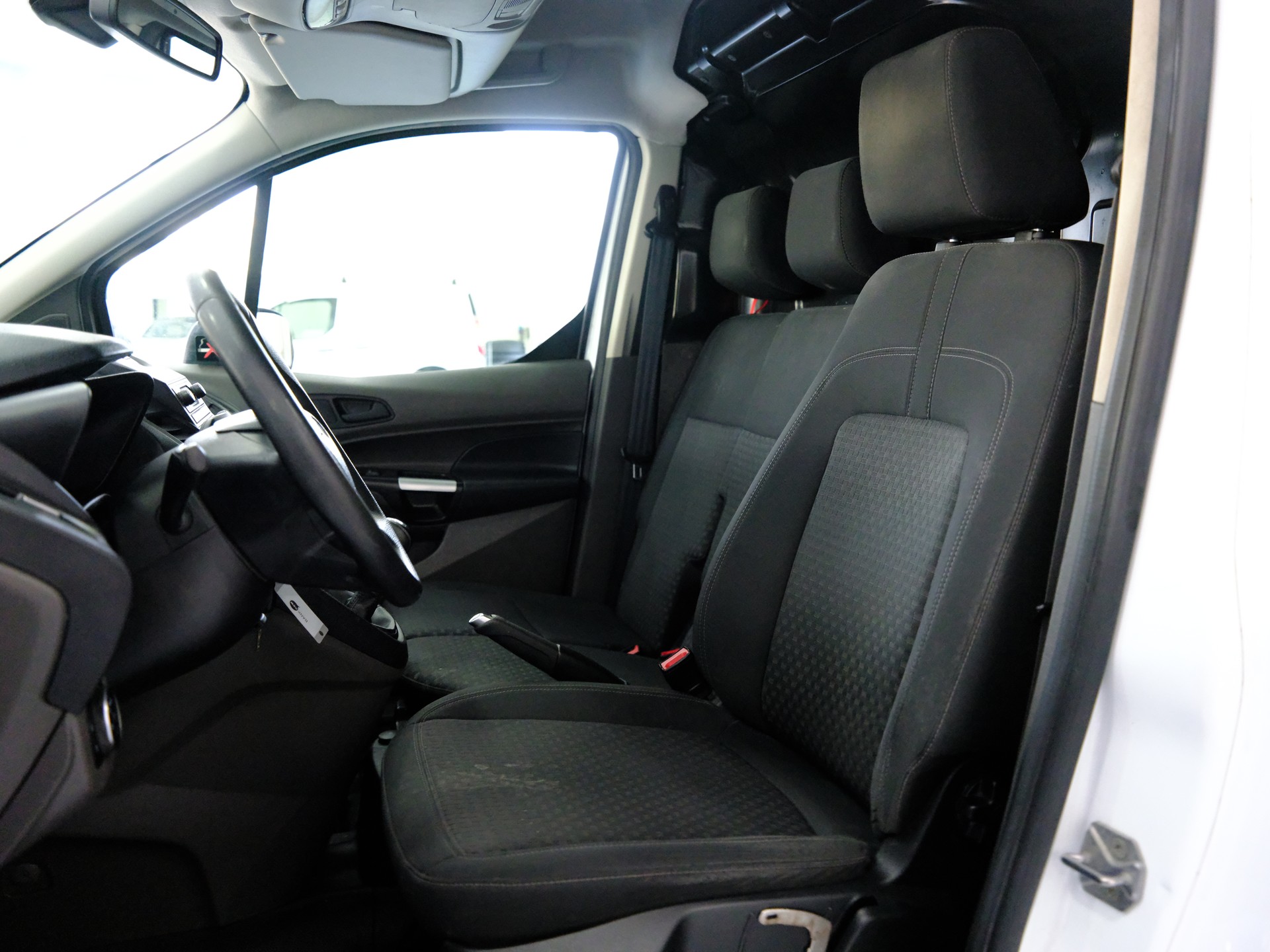FORD Transit Connect Van T200 1.0 EcoBoost Trend-image-11