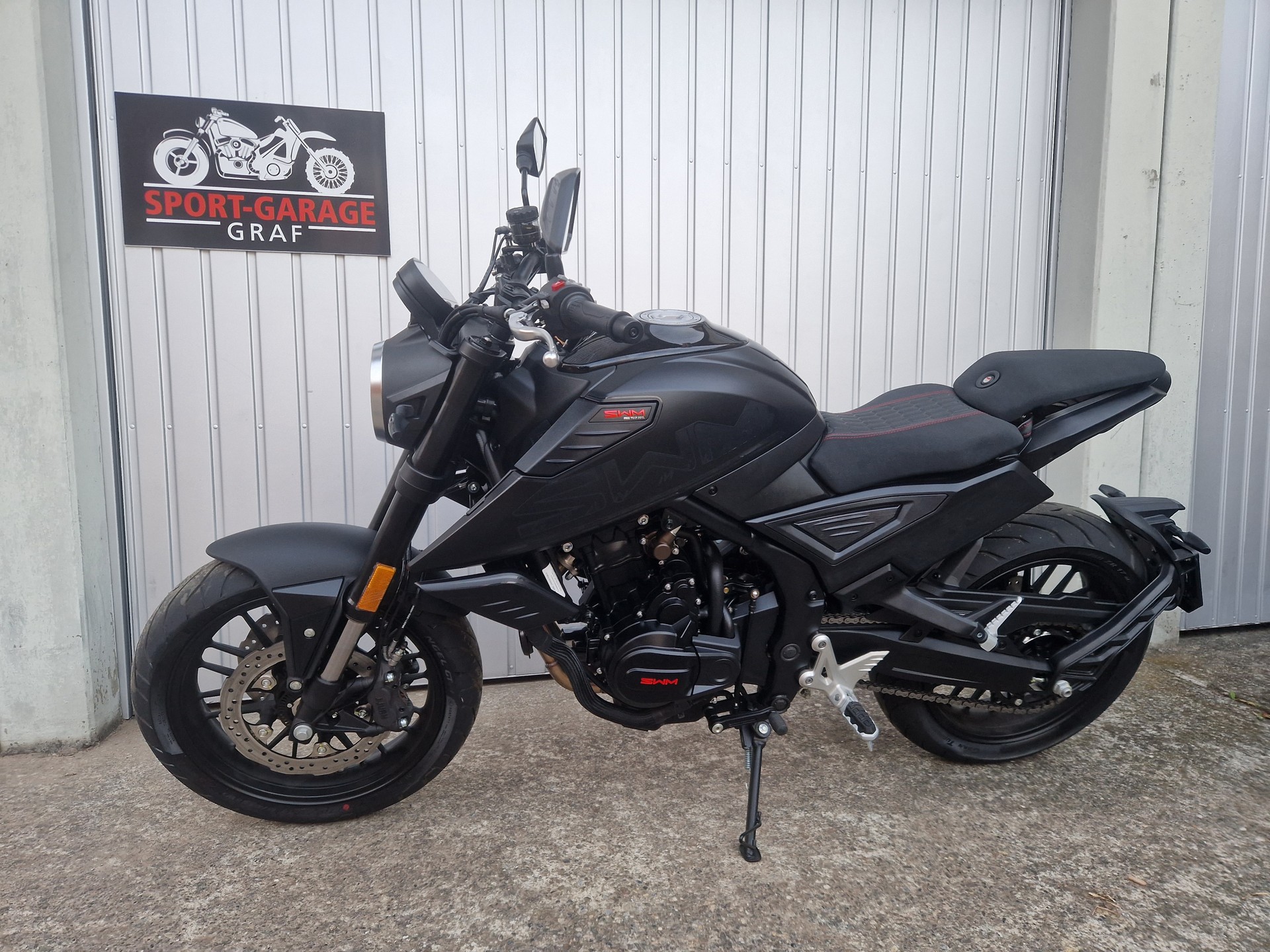 SWM New Black 2025-showroom-element-2