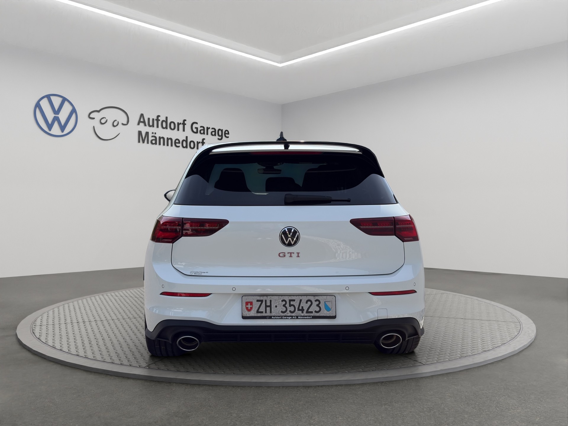 VW Golf 2.0 TSI GTI Clubsport 45 DSG-image-4