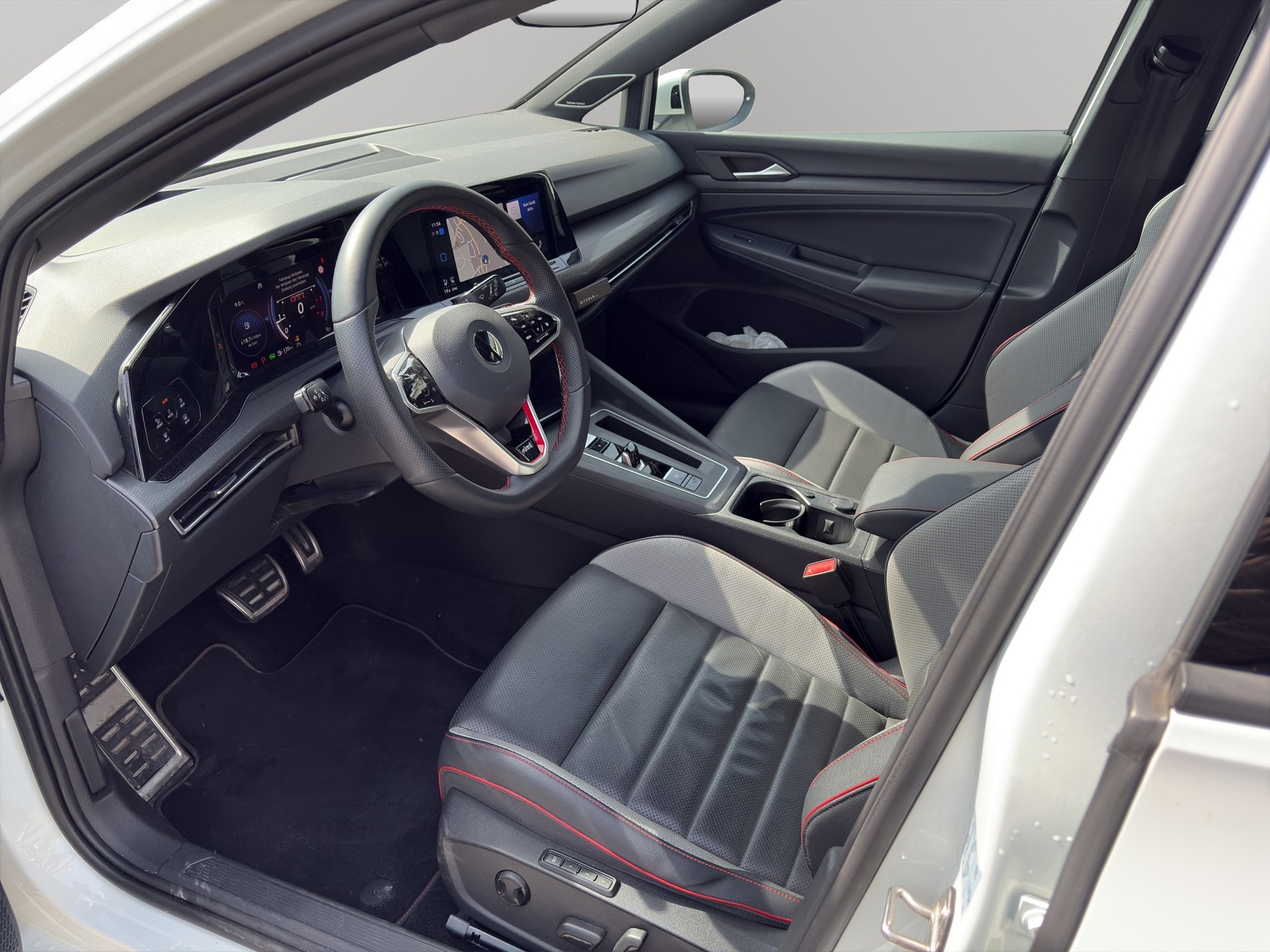 VW Golf 2.0 TSI GTI Clubsport 45 DSG-image-9