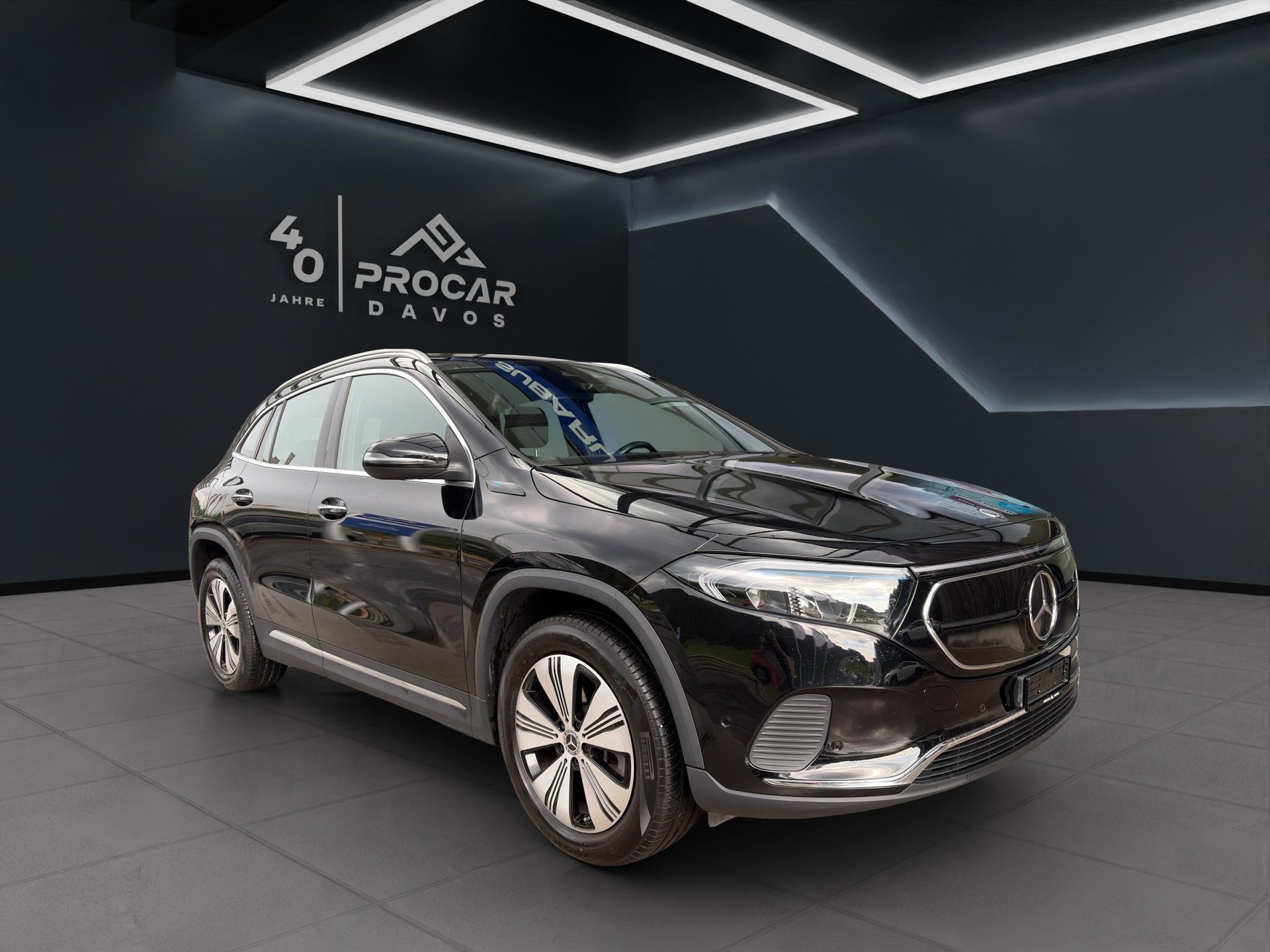MERCEDES-BENZ EQA 300 Swiss Star Progressive 4matic