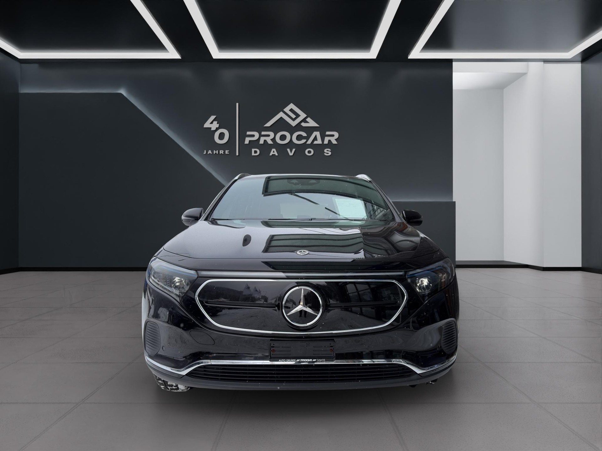 MERCEDES-BENZ EQA 300 Swiss Star Progressive 4matic-image-3